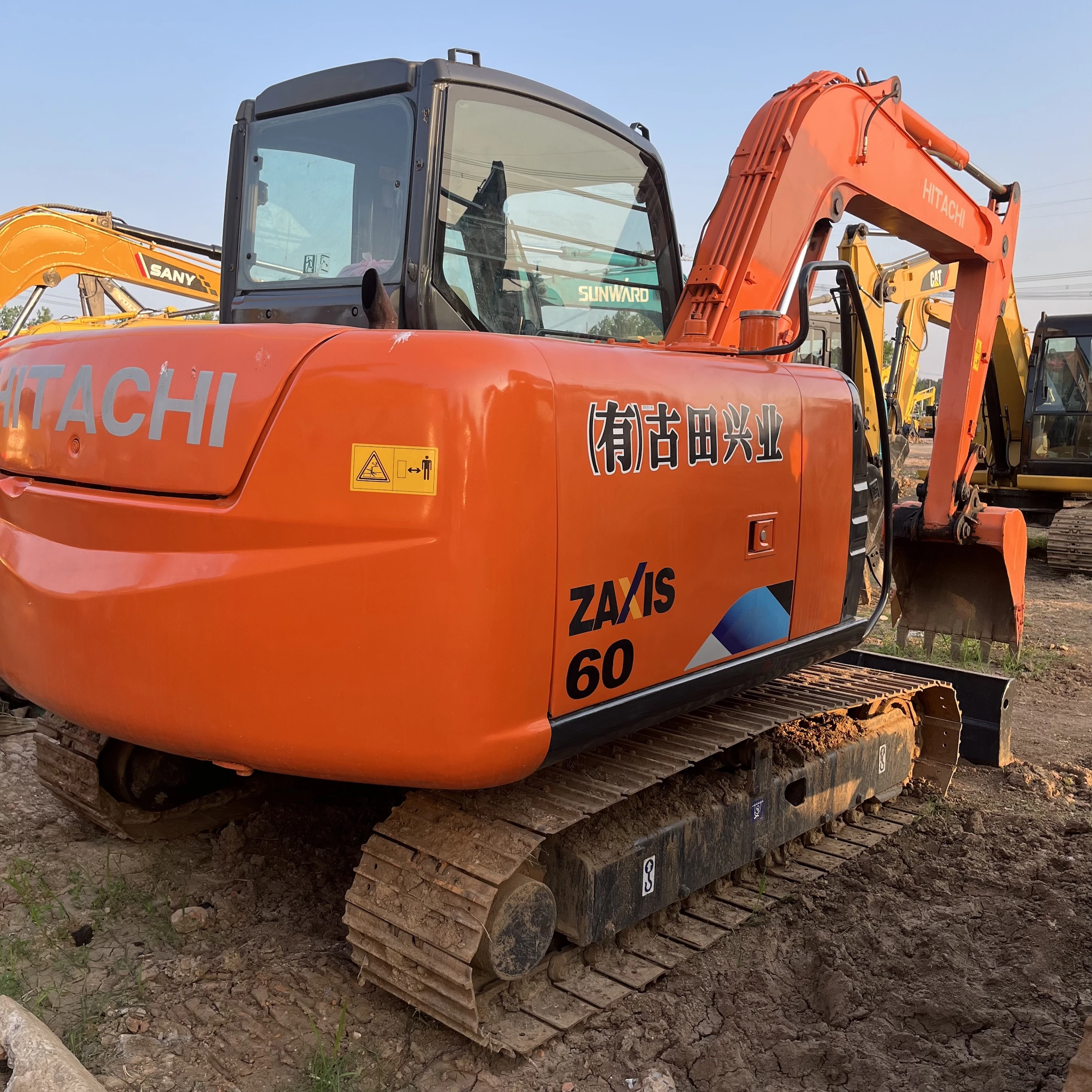 Second hand High quality zx60 zx70 Hitachi mini excavator original Japan digging machine with dozer in stock