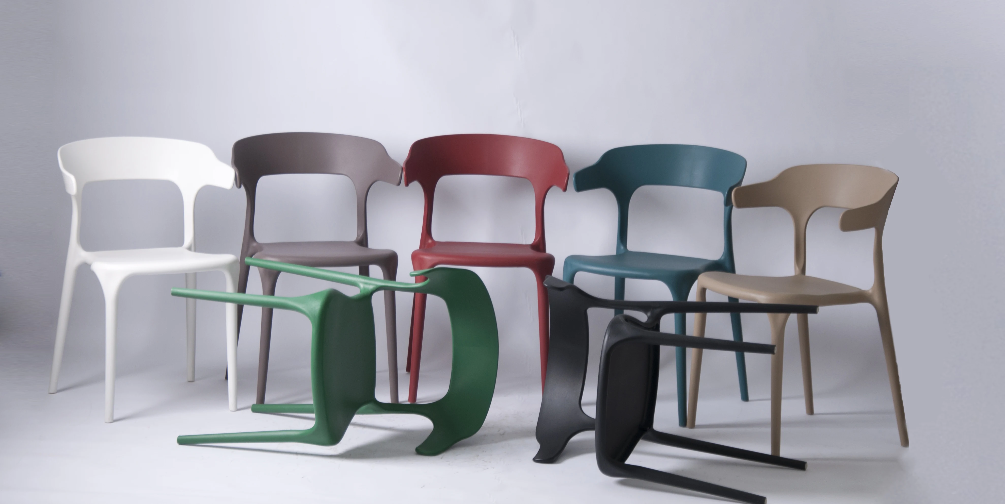 
Vietnam Wholesale full PP stackable coffee chairs colorful dining chairs with competitive prices. 