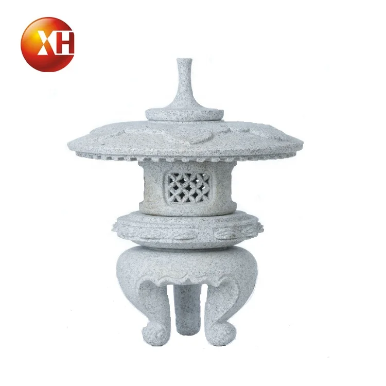 Изысканный японский каменный фонарь kasuga из