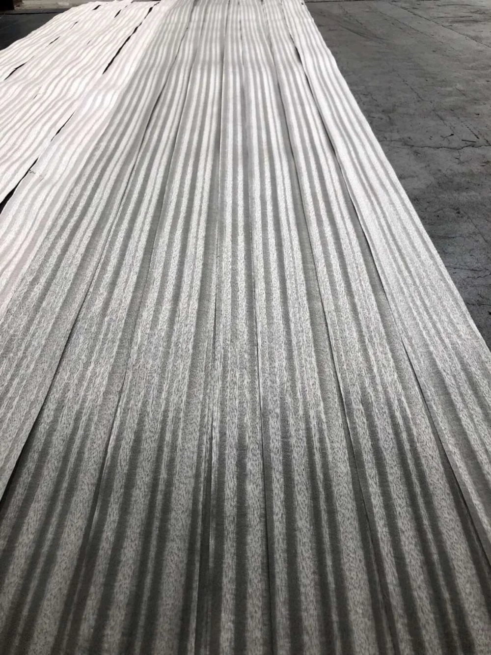 02.009 Gray Color Bubinga Dyed Veneer for Furniture Making