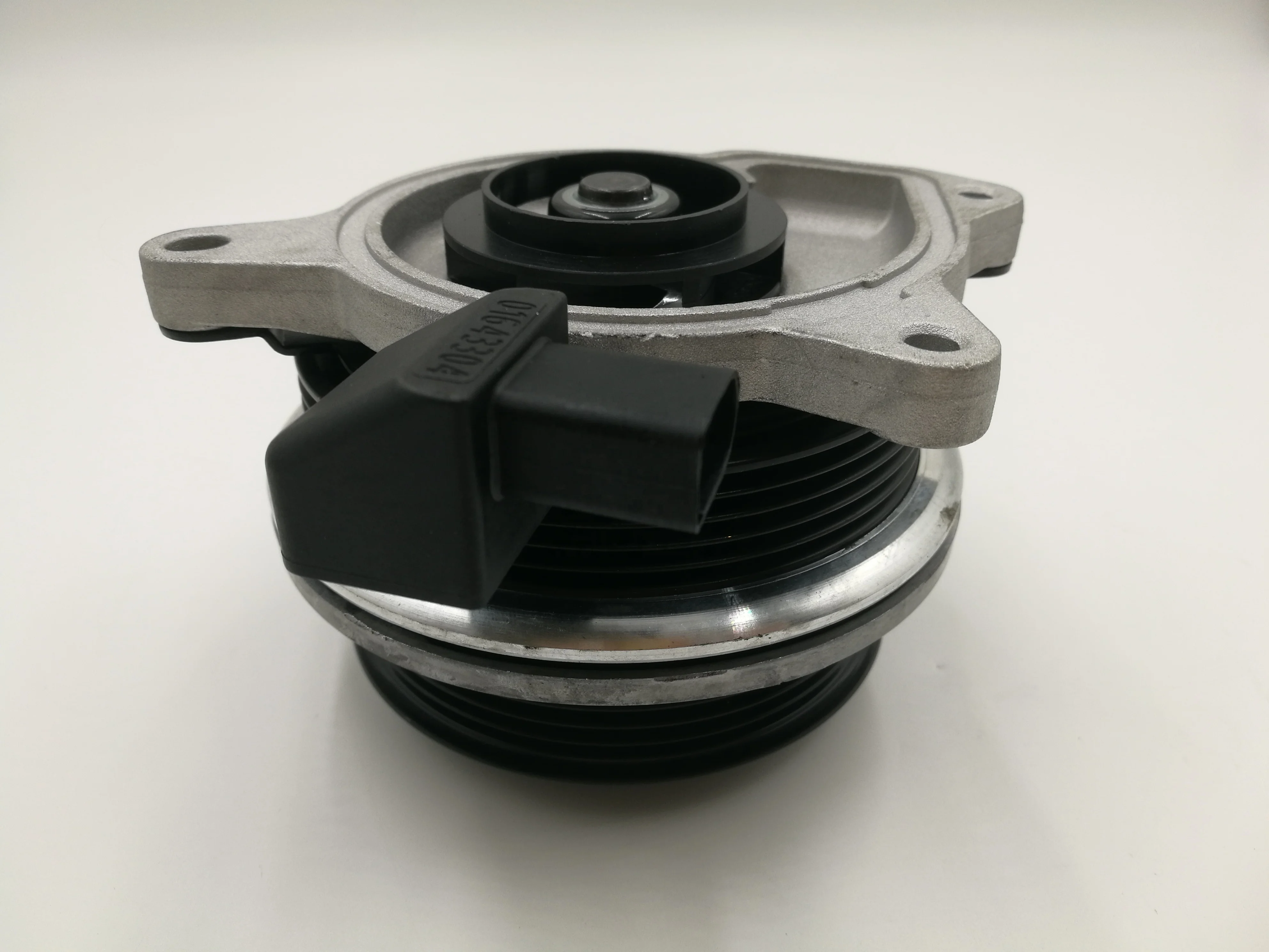 Engine Water Pump 03C121004J 03C121004D  03C 121 004 J for MK5 6 BEETLE JETTA