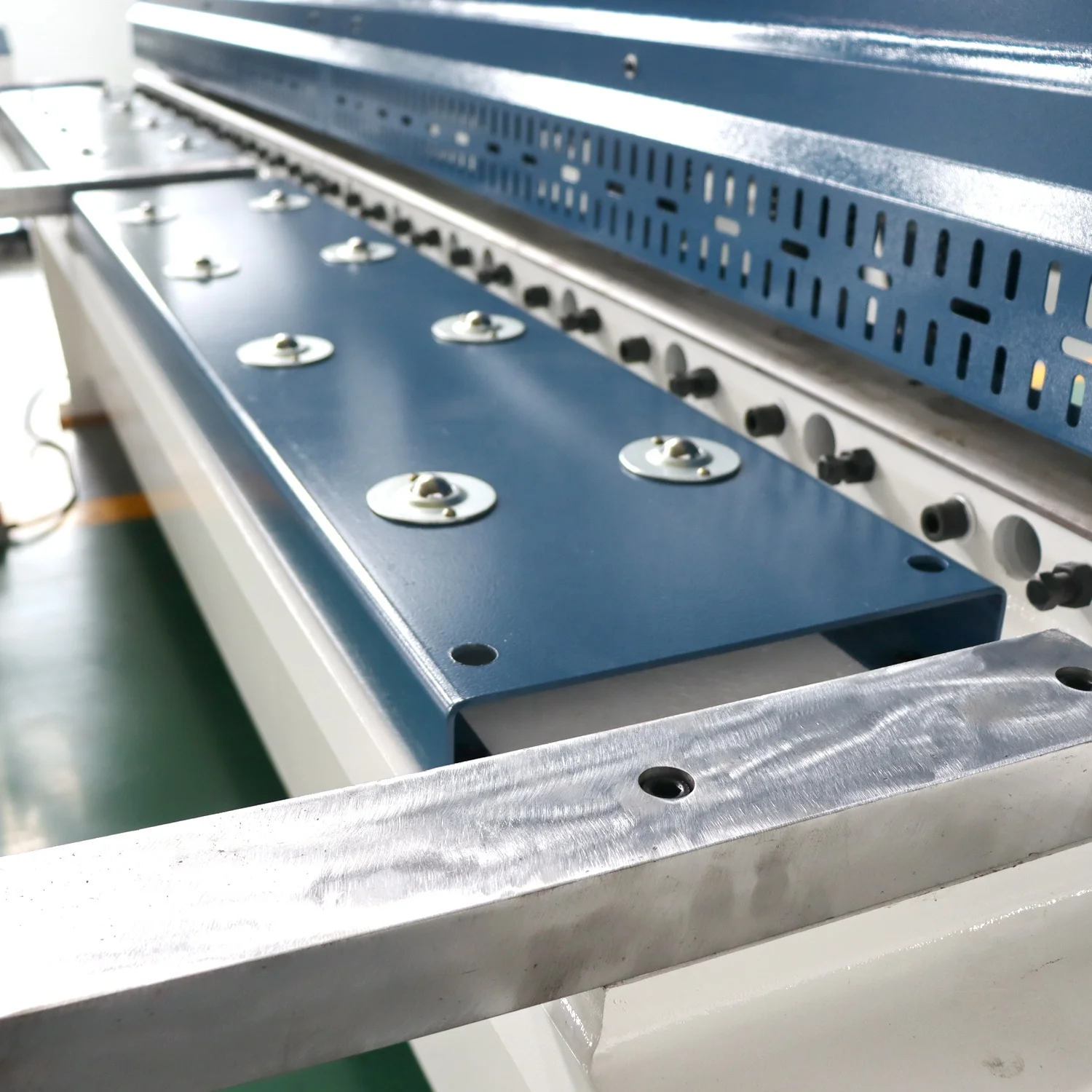 JUGAO 2-8mm Iron Stainless Steel Plate Sheet Hydraulic Swing Beam Shears Shearing Machine