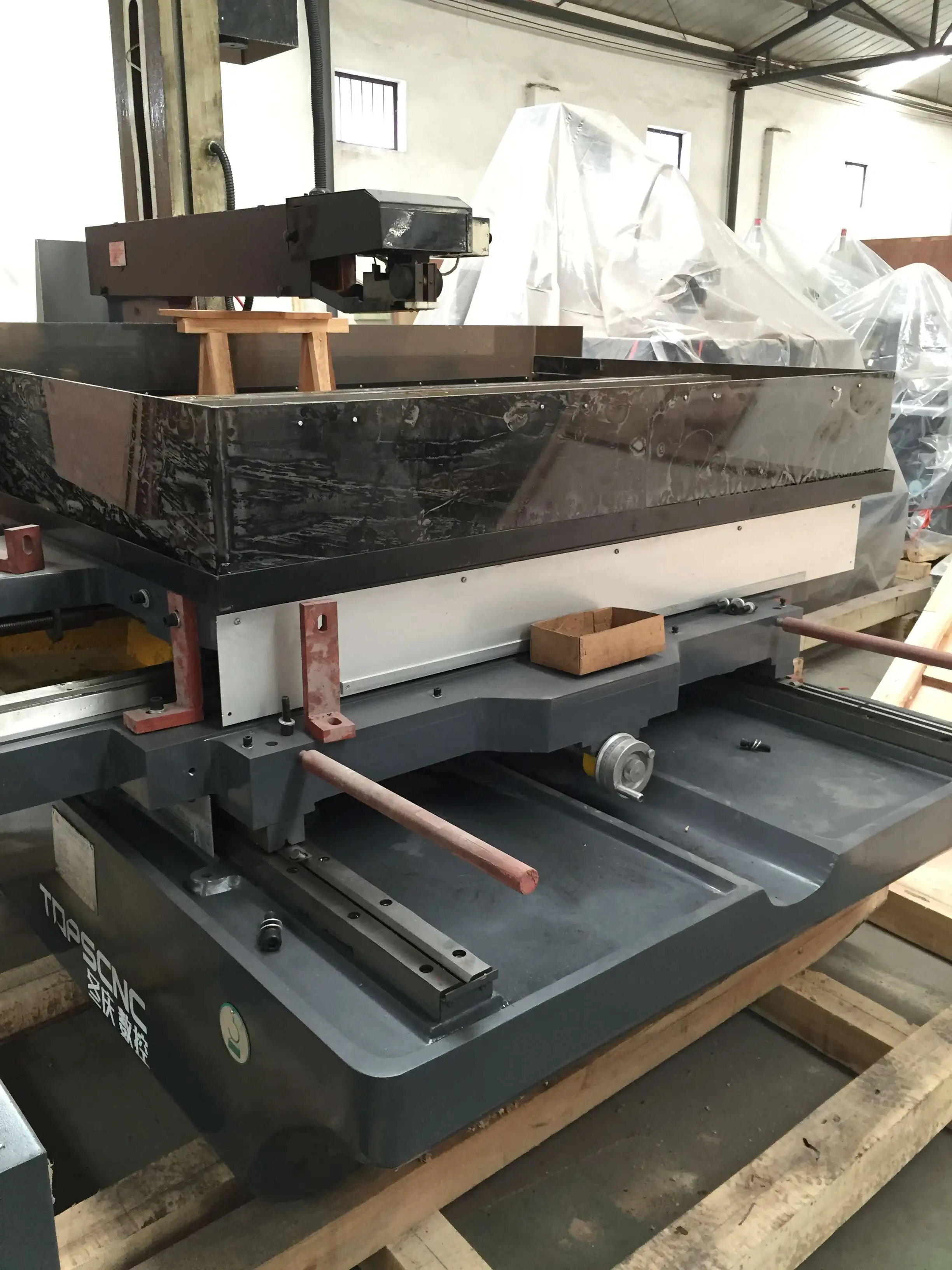 precision cnc edm wire cutting machine from dongqing