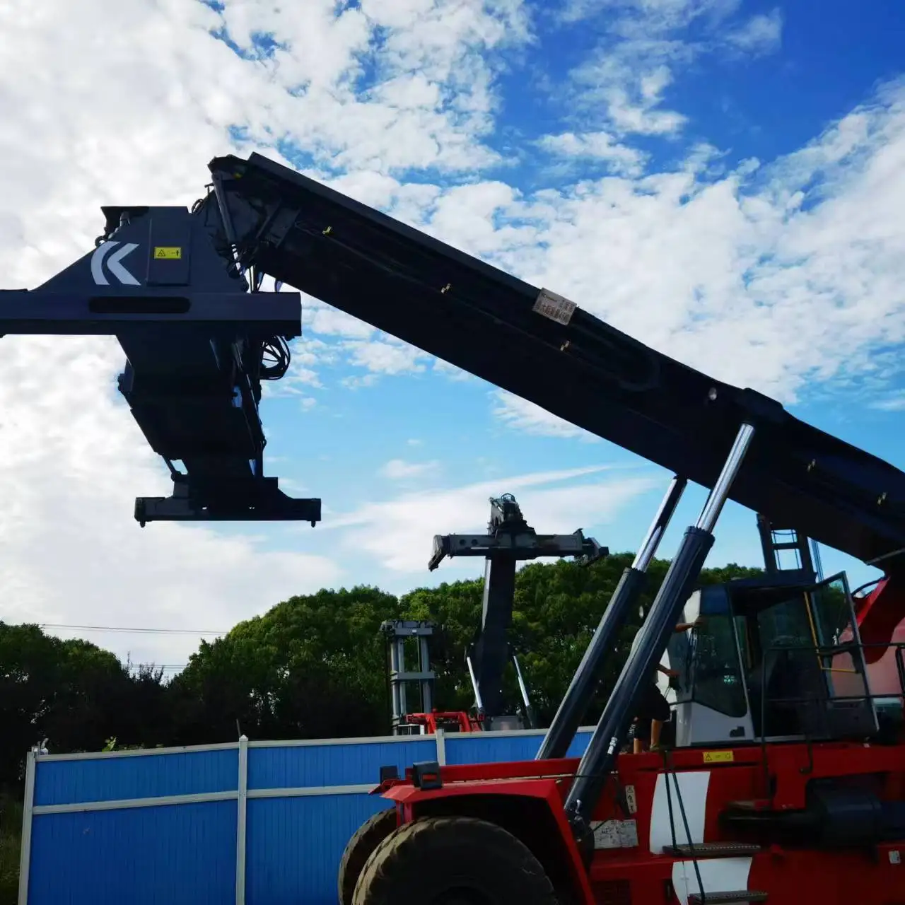 Used Kalmar 45Ton Reach Stacker Container Handler and DRF450 Container Crane for Efficient Handling and Storage