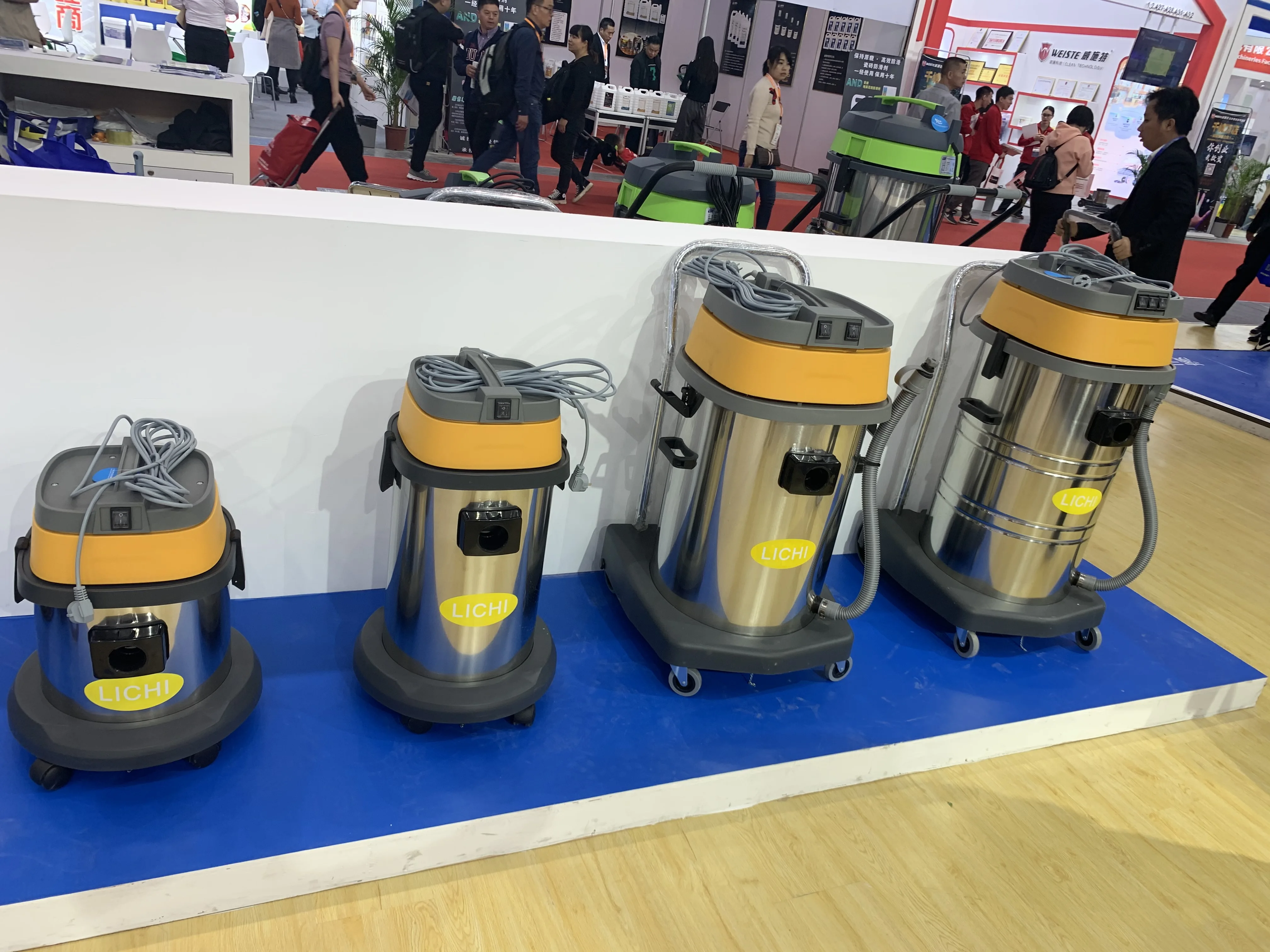 Промышленный пылесос для сухой и влажной уборки с пластиковым барабаном LC30B