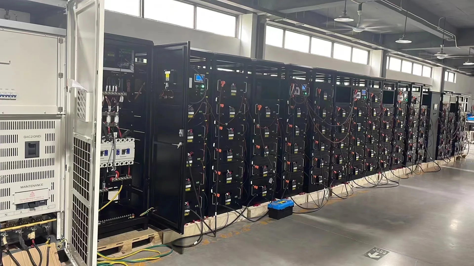 EU Stock Poland 51.2v CATL BYD 16s 15kw Lithium-ion 200ah 300ah 24v 12v 100ah Rack Mounted 10kwh 48v Lifepo4 Battery 100ah