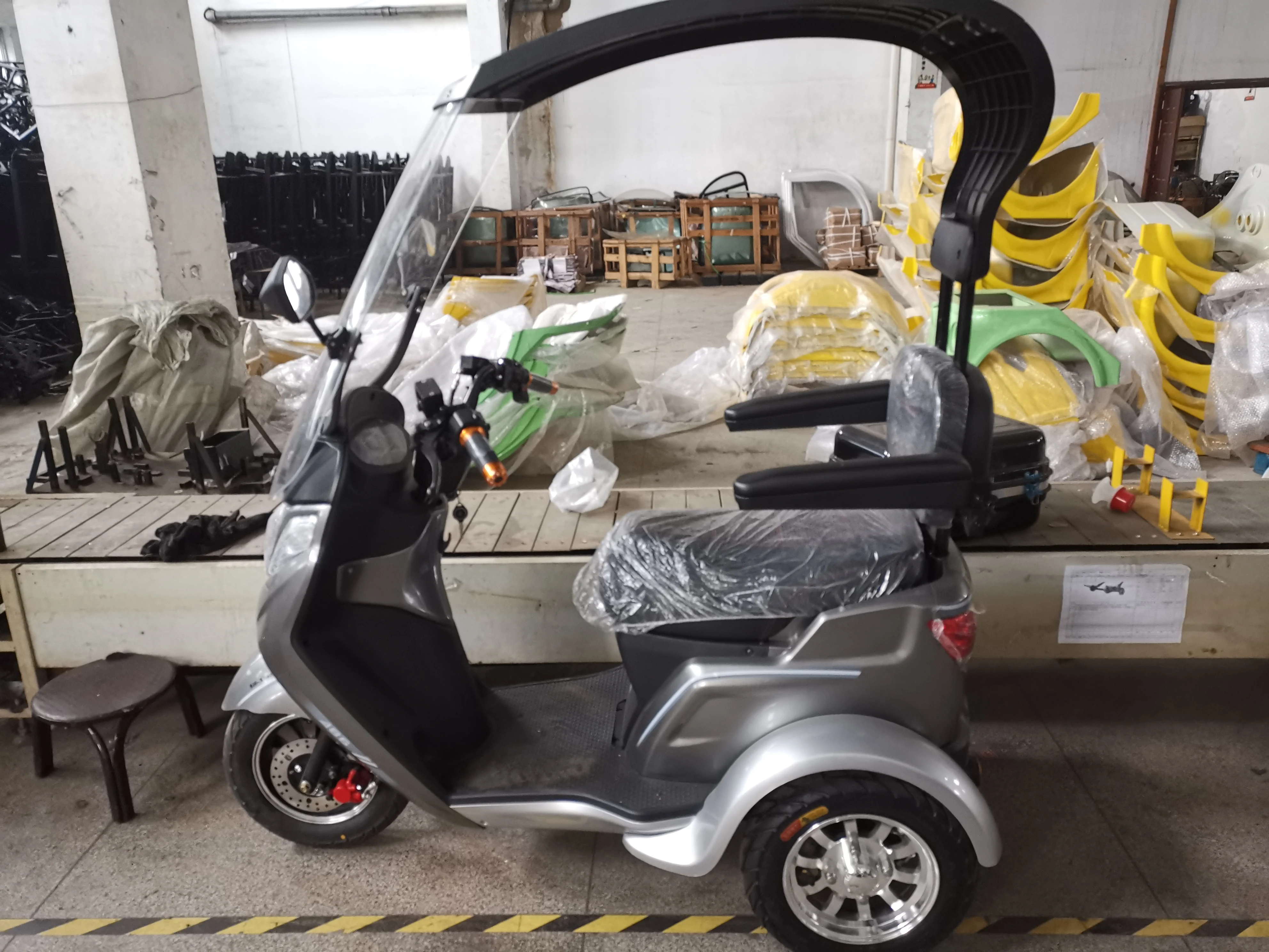 
3 wheel Gas Scooter for South American Market 