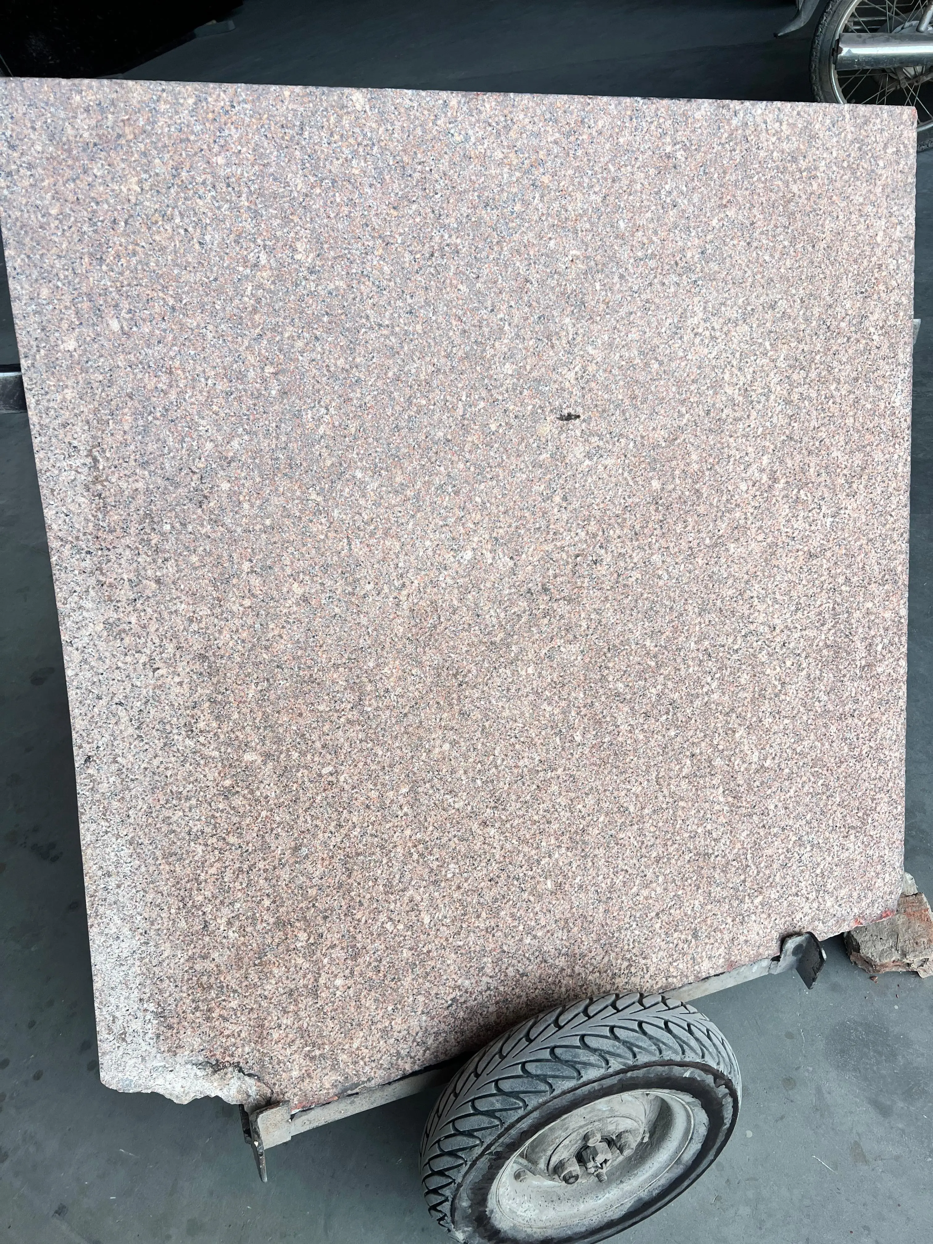 Weatherproof Kharda Red Polished Flamed Granite with Long-Lasting Shine for Building Facades and Elegant Flooring Solutions
