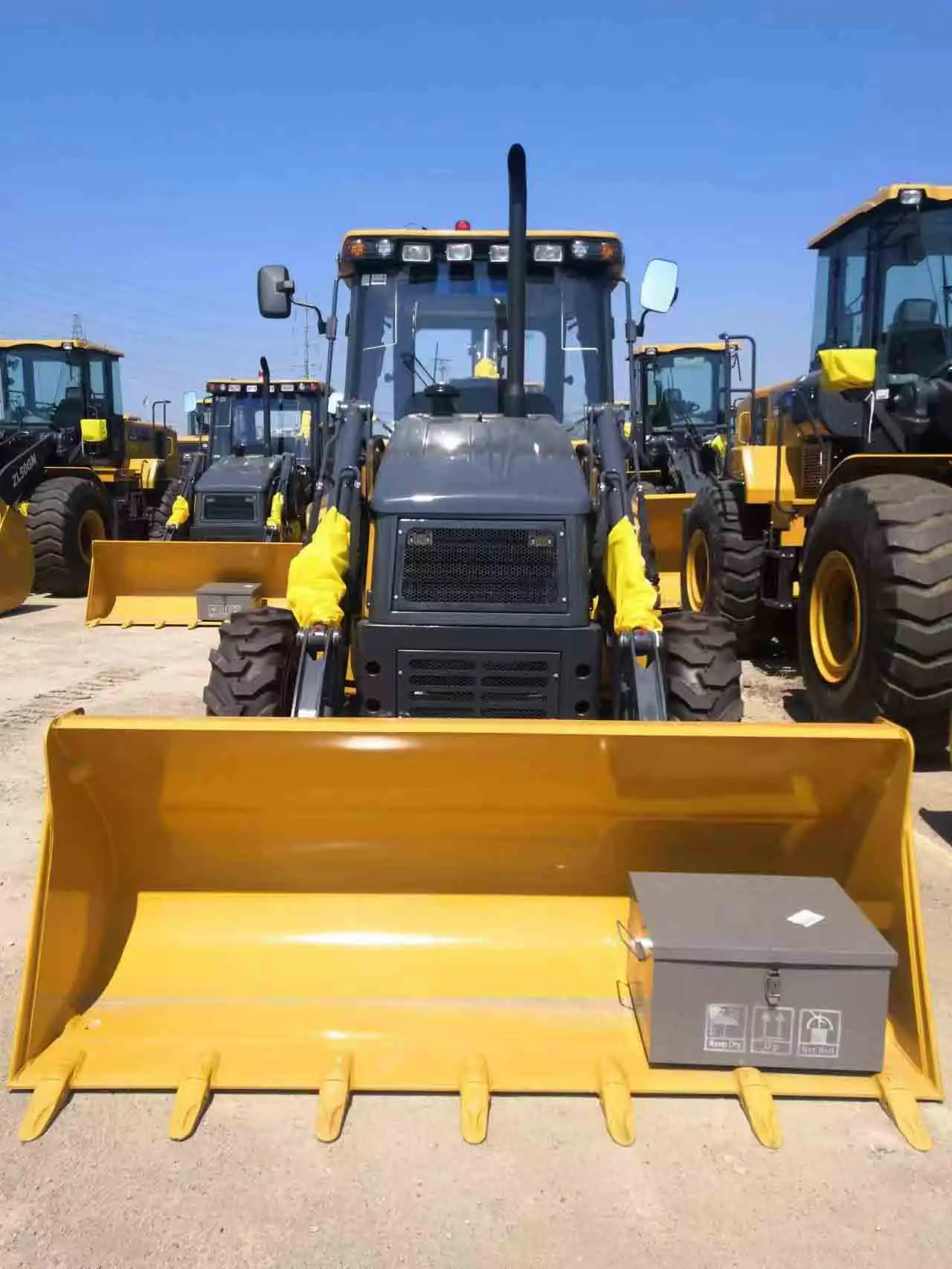 High Cost Performance 2.5 Tons 1cbm 110Hp Backhoe Loader XC870K Excavator Wheel With Bucket and Digger