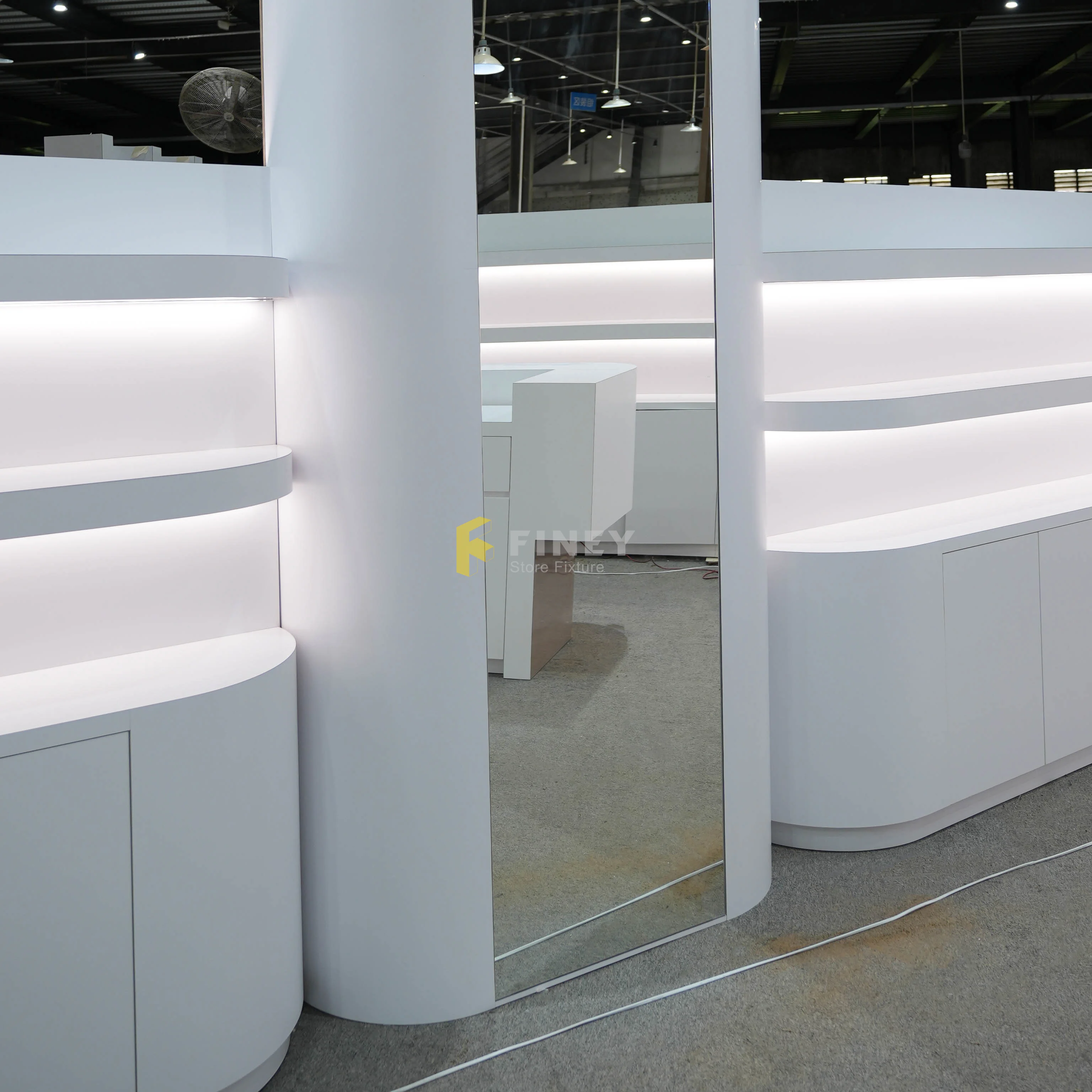 Customized high-end creative shoe store specialty store display cabinet whole store design glass display rack