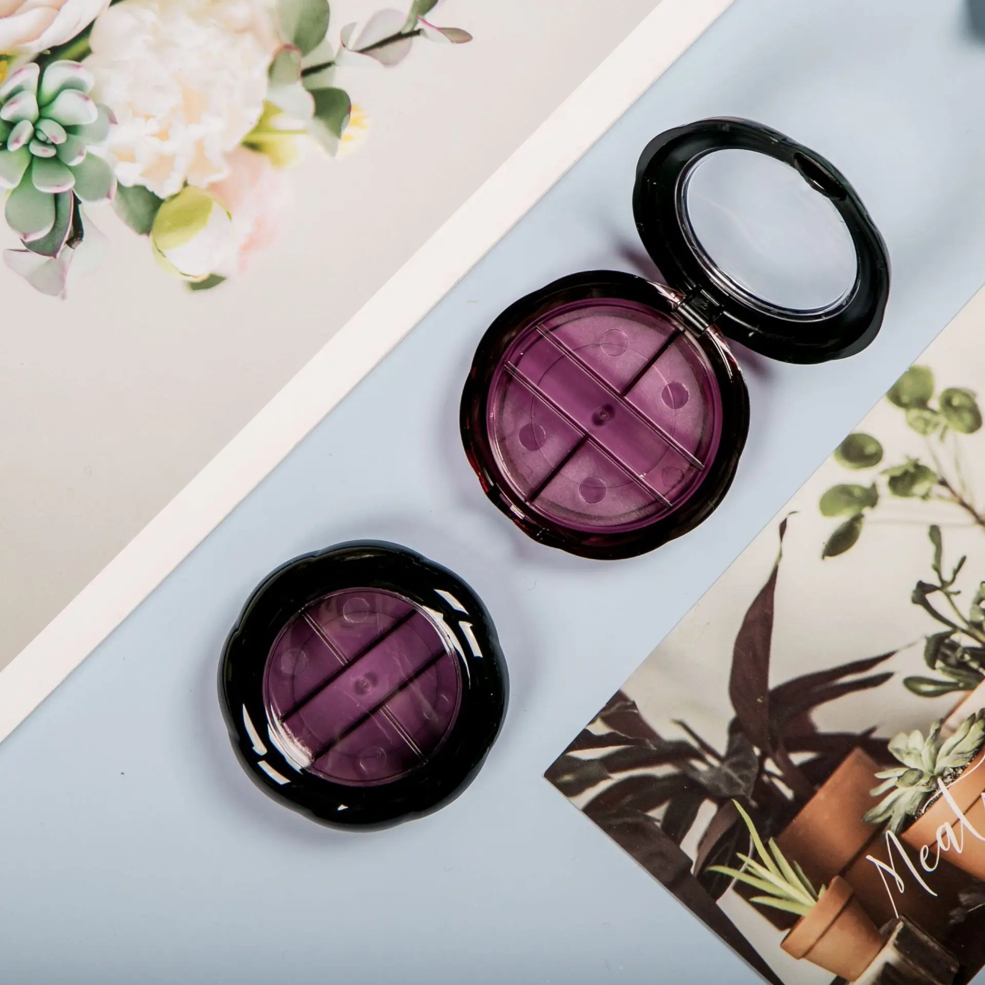 Factory Supply Cosmetic Package Transparent Petal-Shaped ABS Plastic 4 Colors Eye Shadow Box With Brush