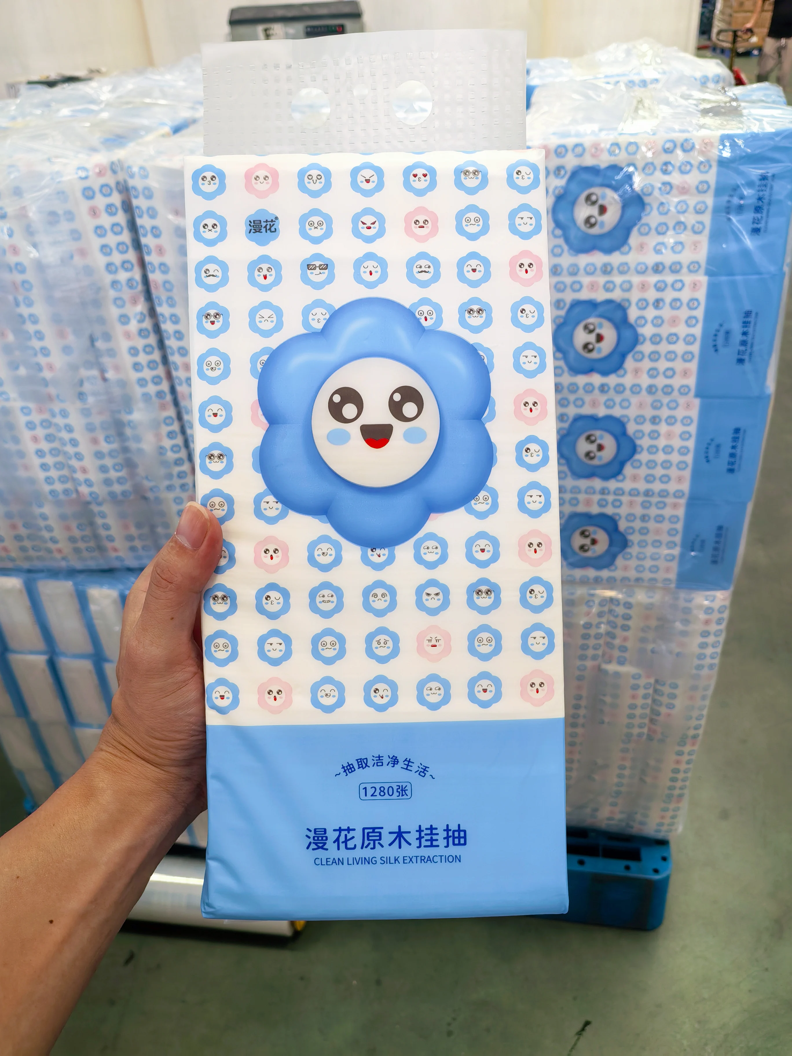 Wholesale  Wall Hanging Paper Tissue  1280 Pieces Big Size  175mm*156mm 4 Ply Toilet Paper Hanging Bag