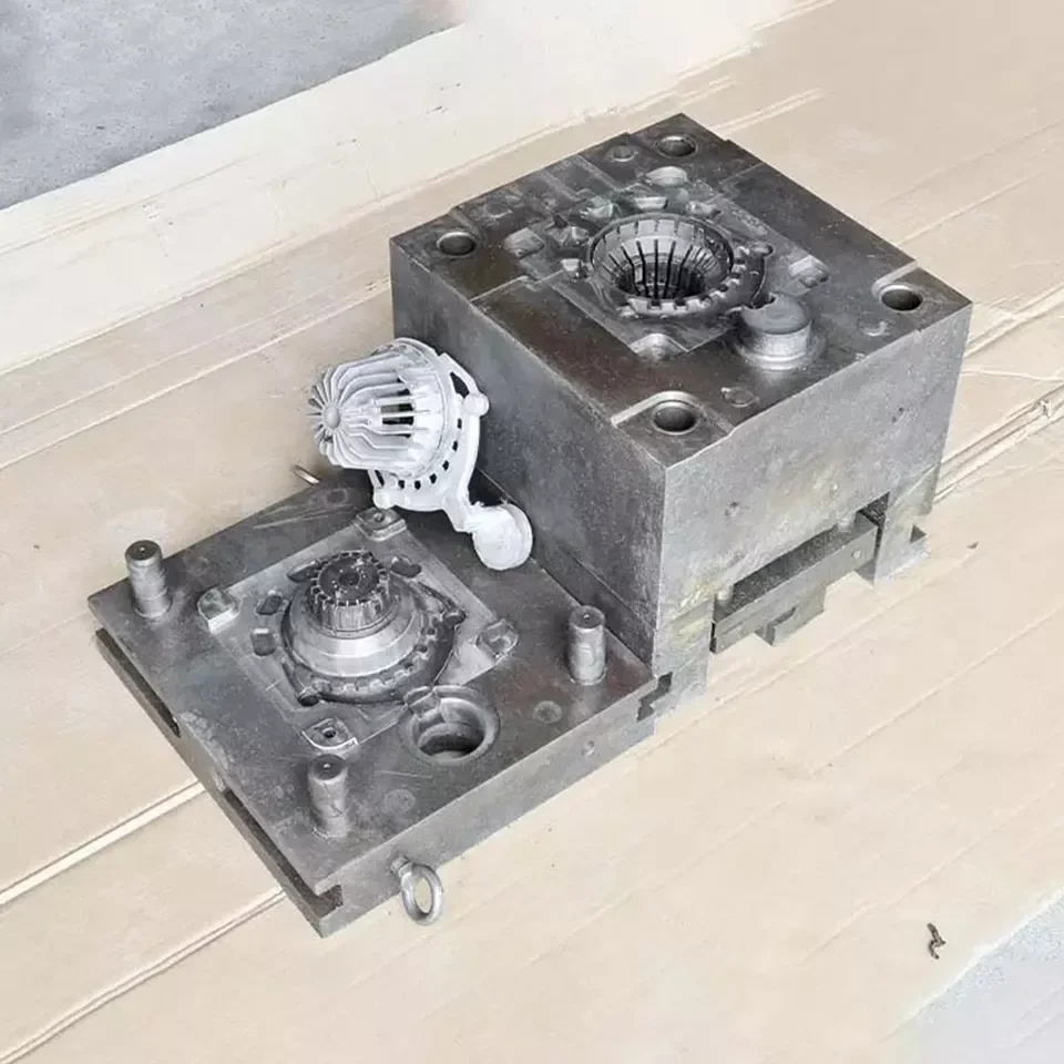 Custom Aluminum Die Casting Manufacturer New Die Casting Plastic Helmet Mold Design