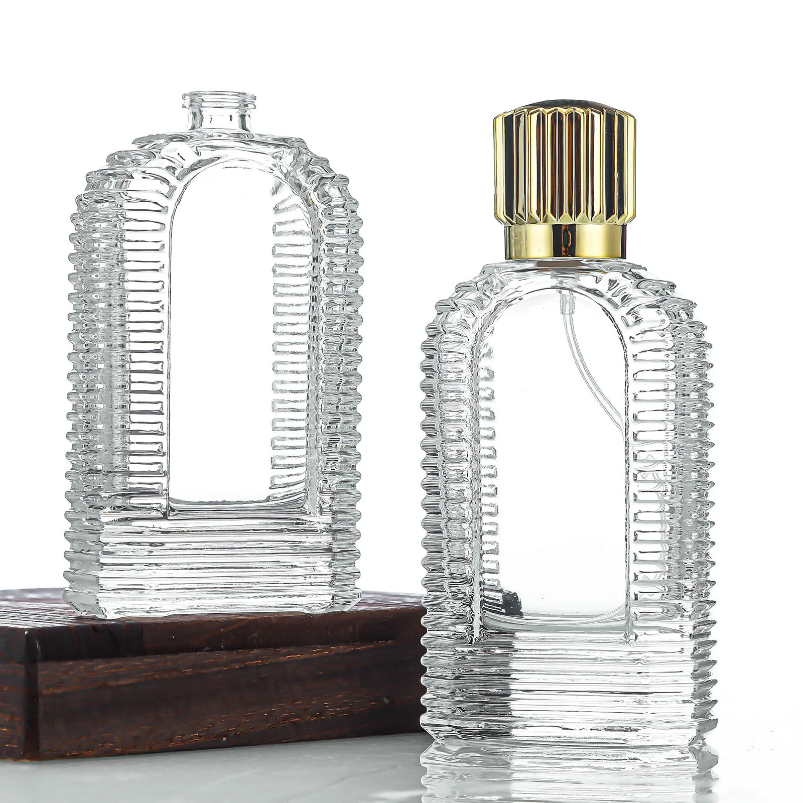 Manufacturers supply high-grade perfume bottles 60ml glass bottles with thick bottom and vertical bars, and the bayonet of empty