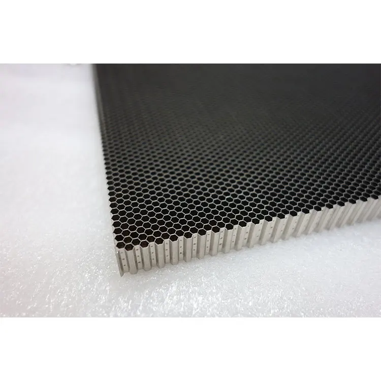 Алюминиевая композитная панель с сотовым сердечником