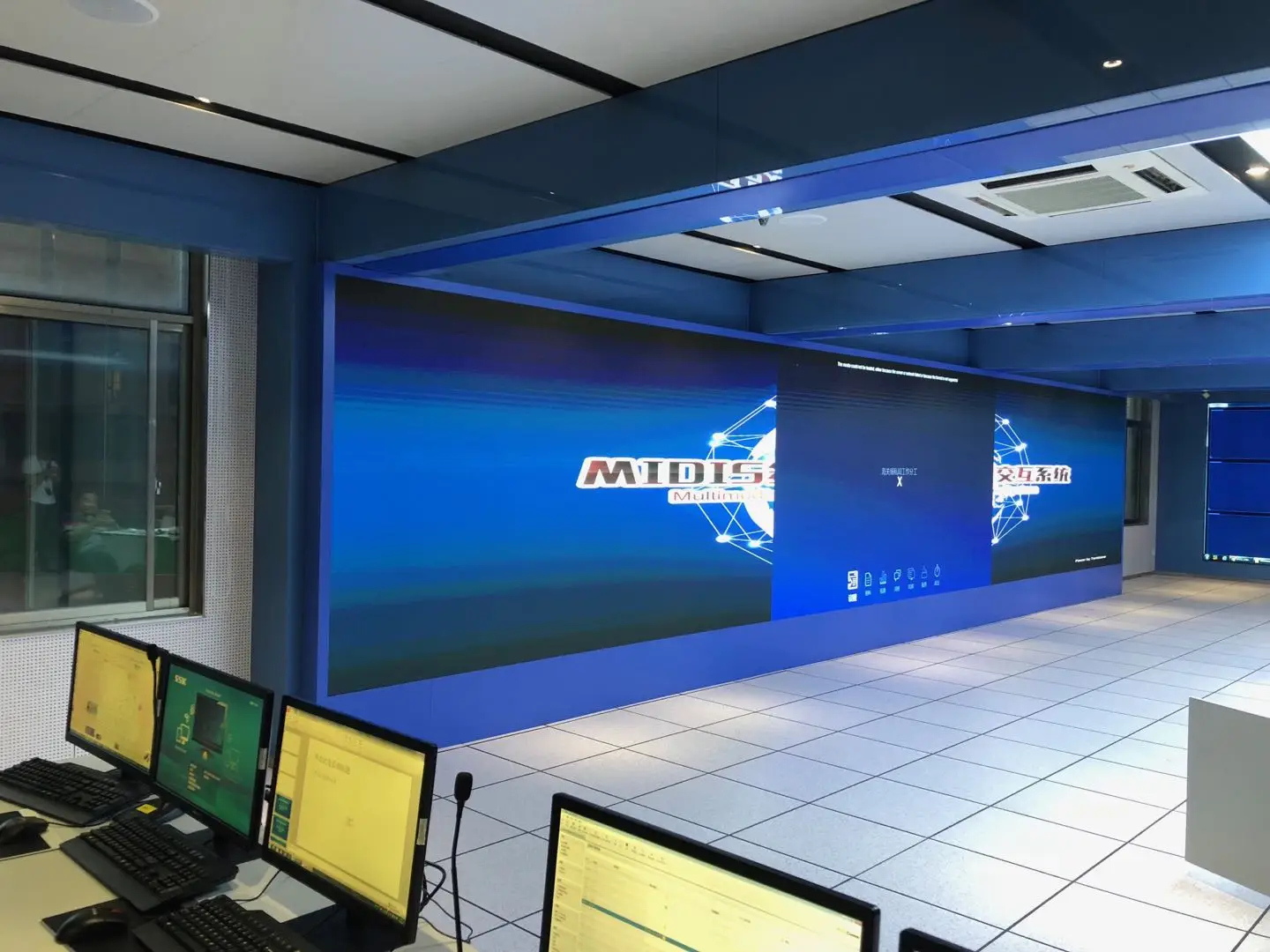  Полноцветный светодиодный рекламный экран Unilumin P1.538 модуль Китай для помещений различные помещения 50 Гц/60 Гц USF 1