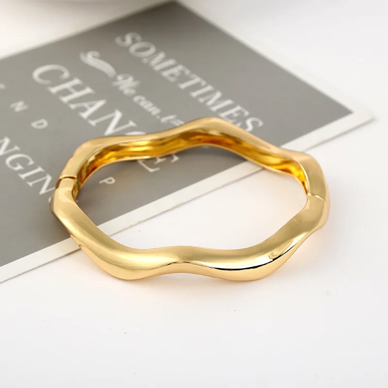 Hot selling fashion simple and versatile creative wave metal bracelets girl small gift jewelry wholesale