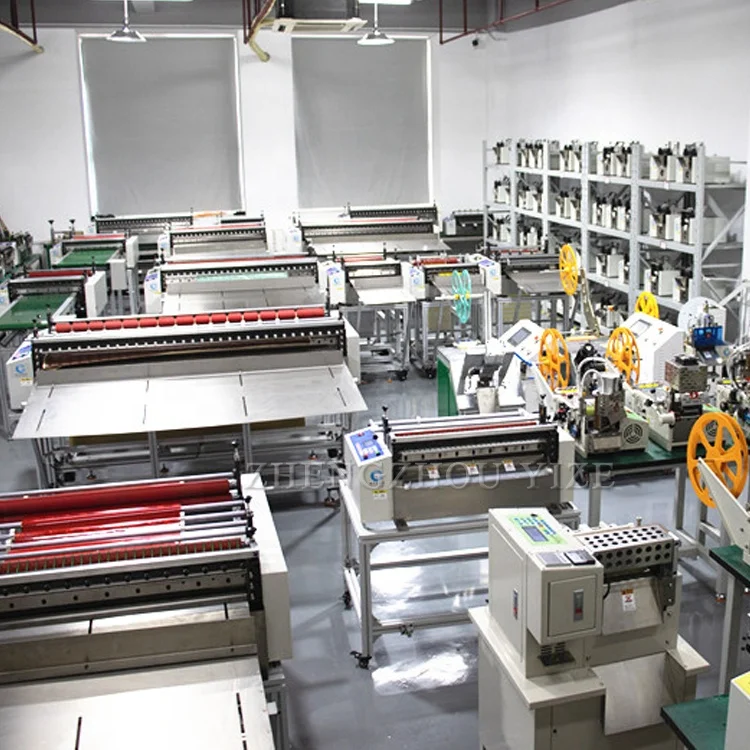 Wallpaper plastic bubble wrap cutter Pvc film roll to sheet cutting machine for fabric leather adhesive mask melt-blown fabric