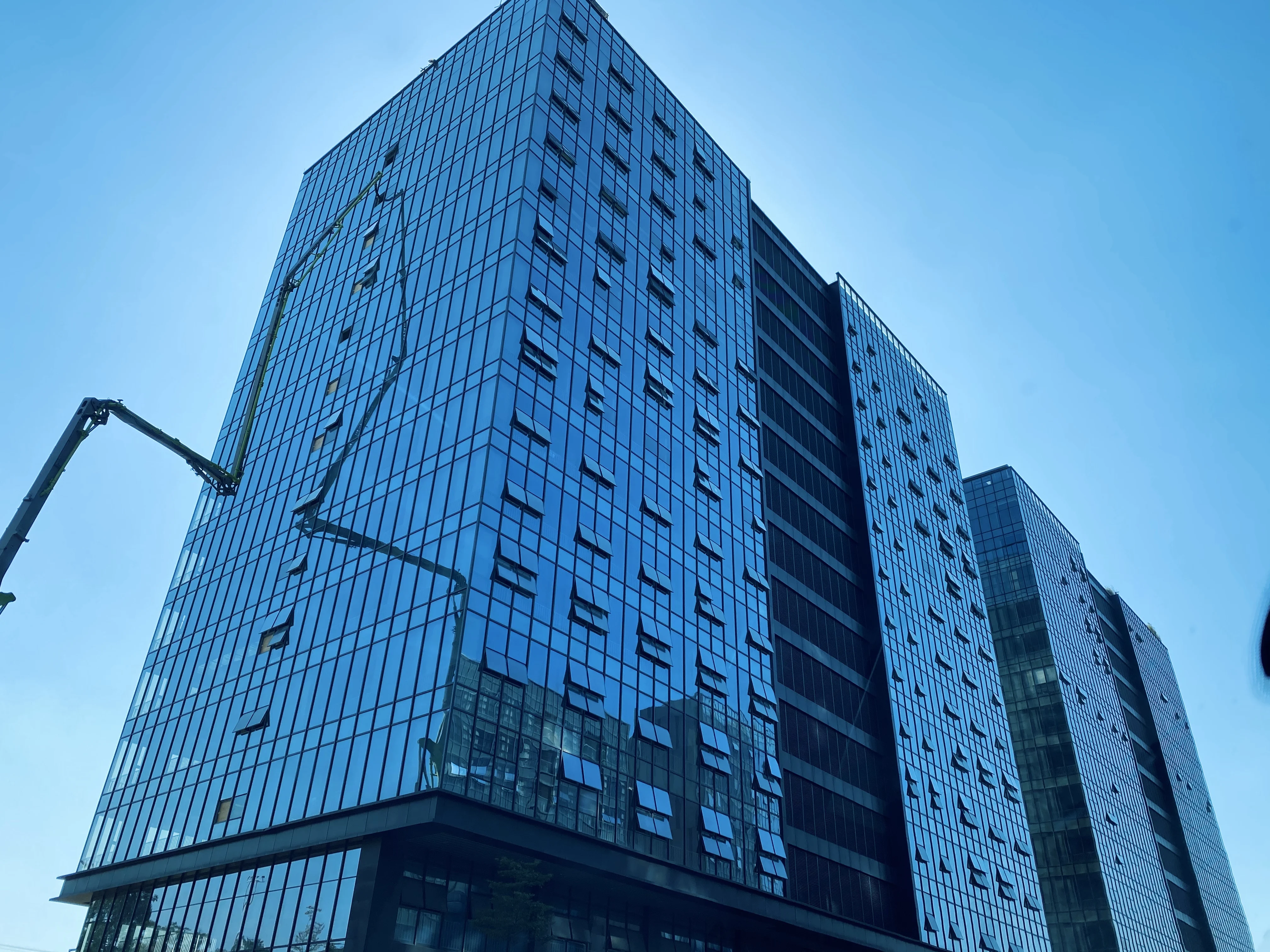 Zhonglian Manufacturer hidden frame obvious frame glass curtain wall system with ready mold aluminum profile for architecture