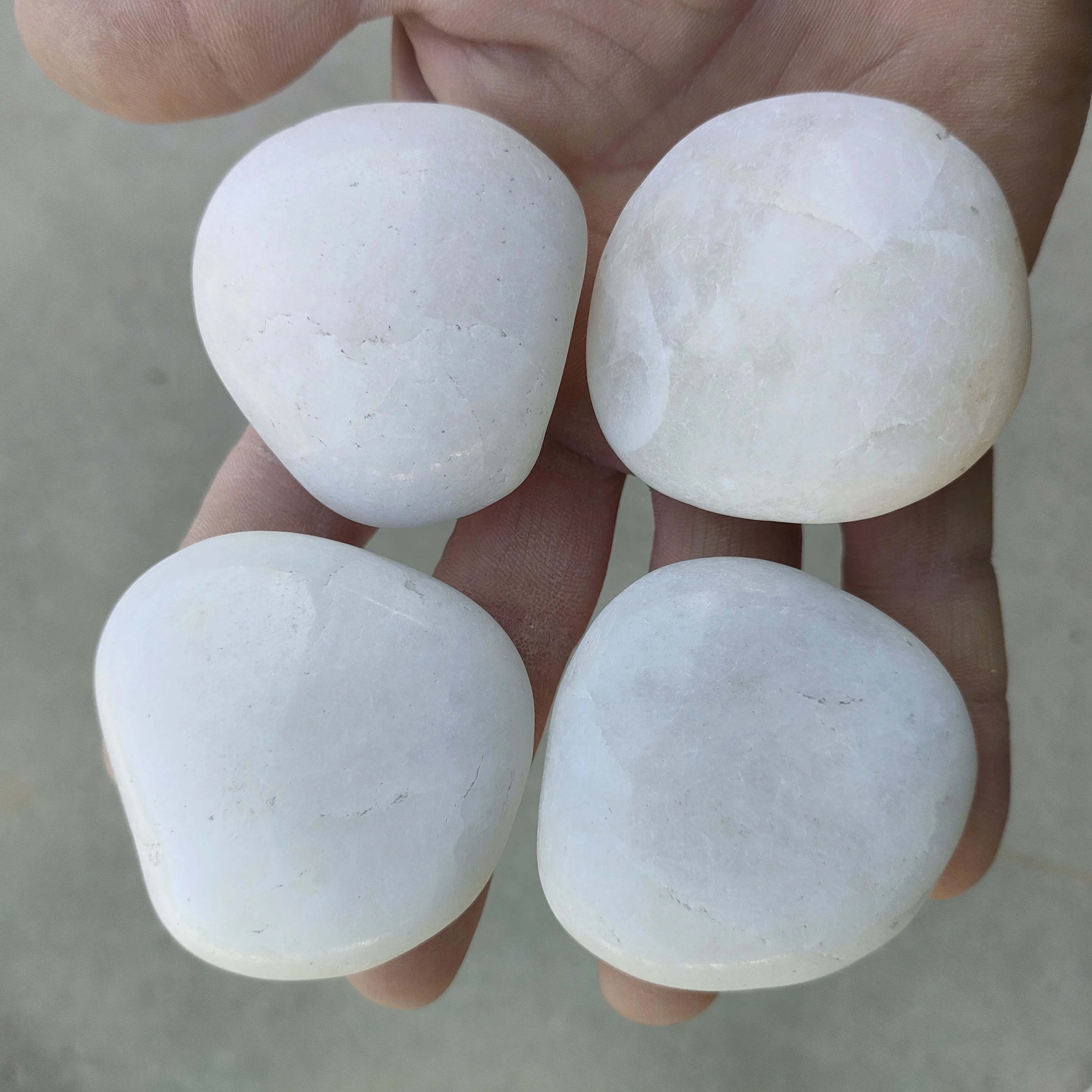 High quality natural loose white stone tumbled granite pebbles polished round smooth decorative cobbles for sale
