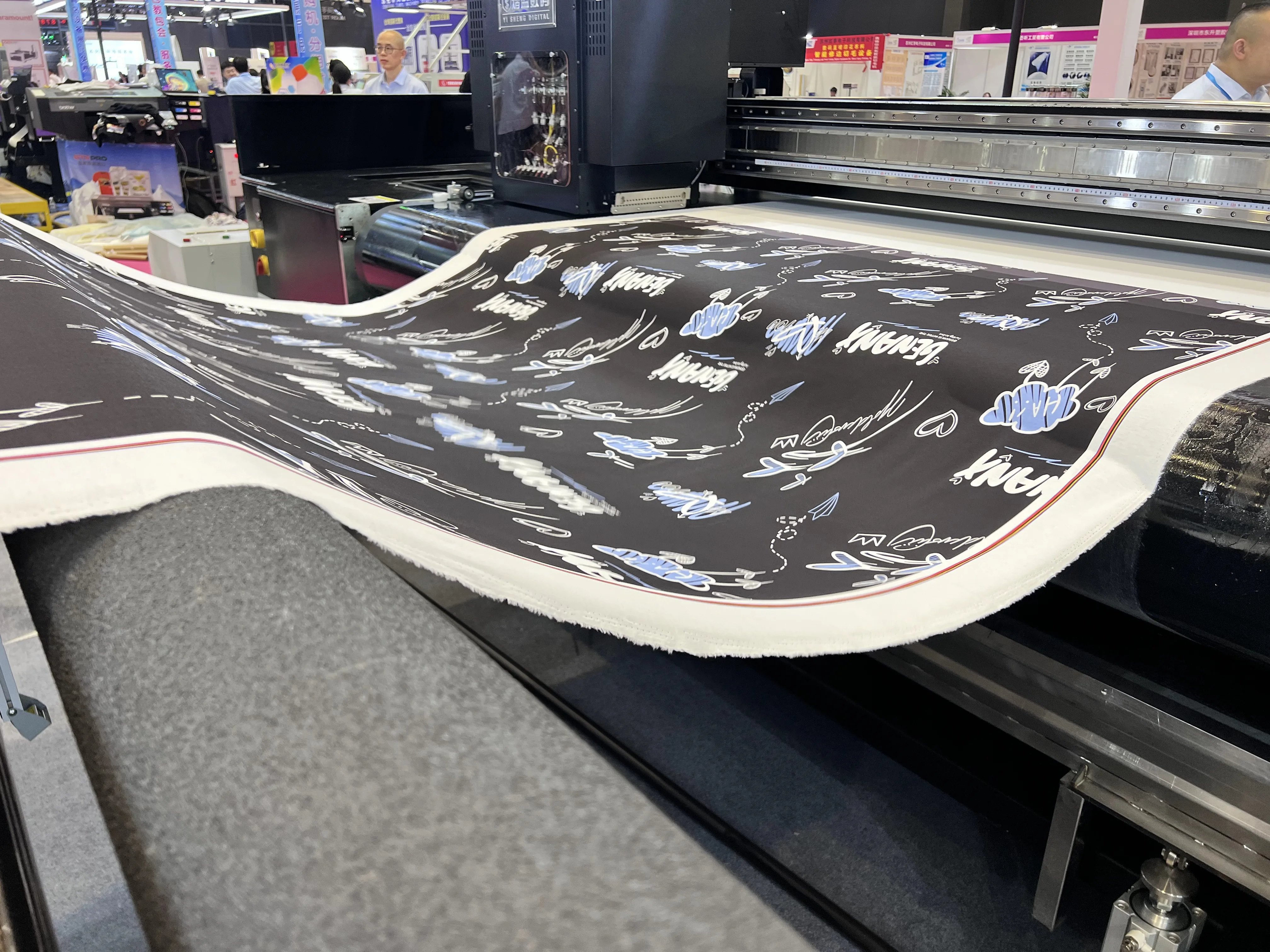 Tongda TD1808 Automatic Digital Inkjet Printer Textile Fabrics Digital Printing Machine with reactive/disperse/acid/pigment ink