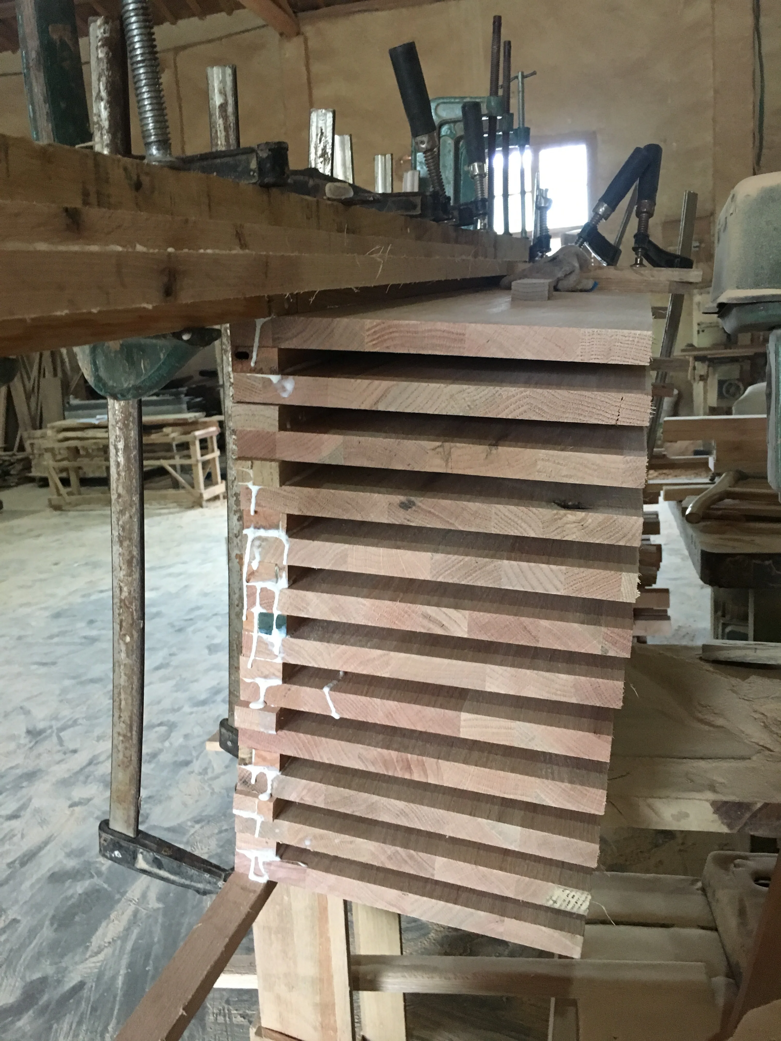 Factory Price Custom Indoor Use Solid Stave Red Oak Wood Stair Treads Wooded Stair Steps