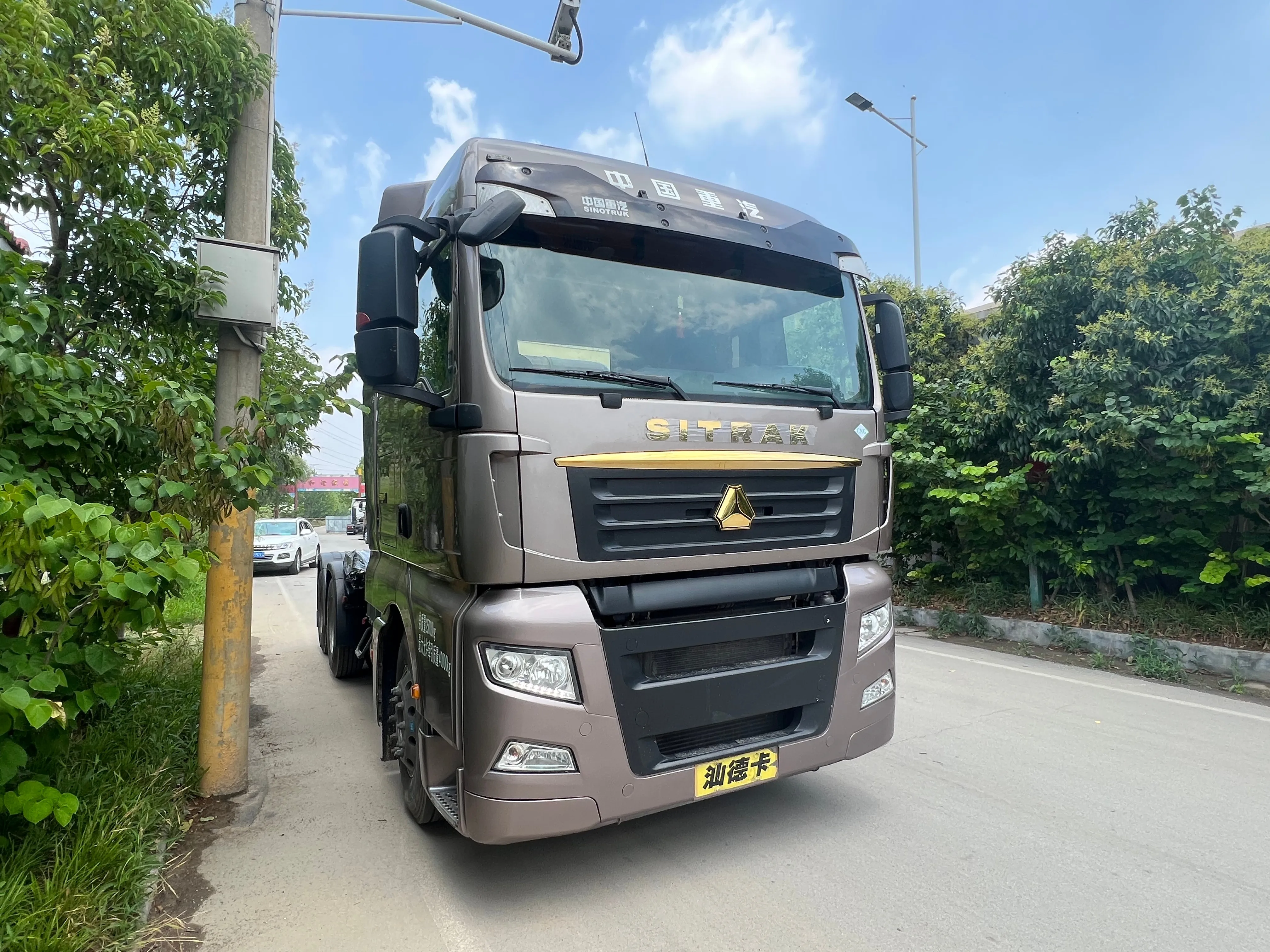 HOWO Sinotruk Used and New 371/375/420 HP CNG Truck Used Tractor Truck for Sale