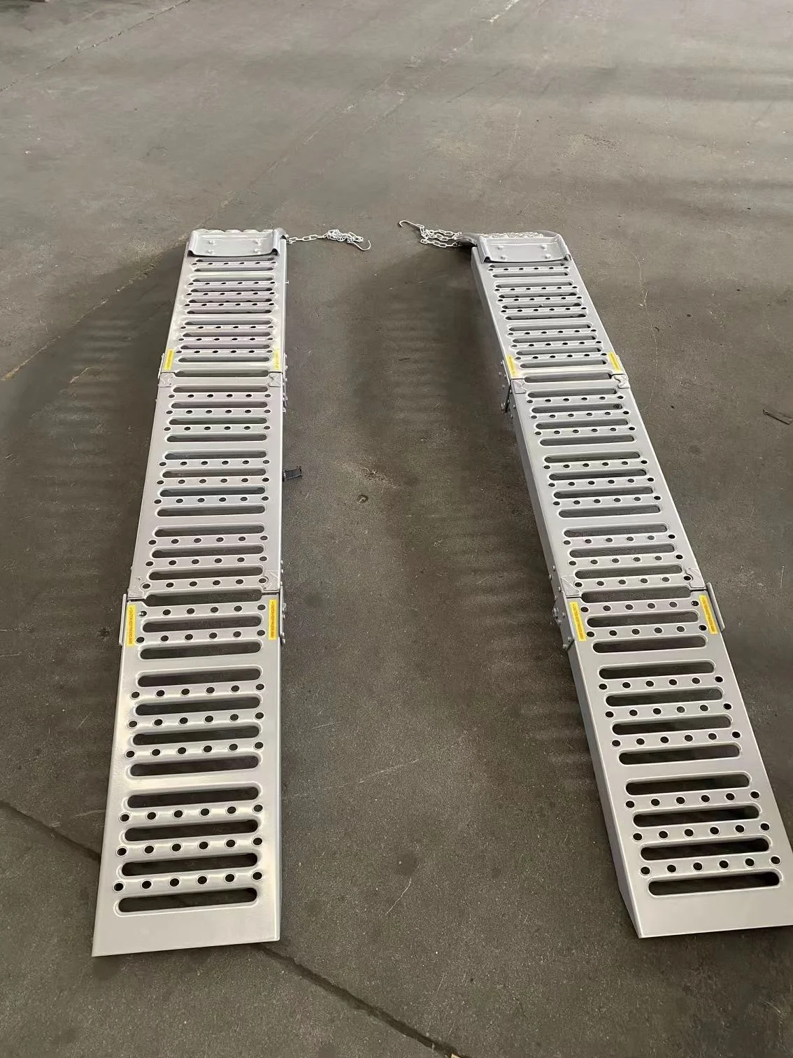 Steel Folding Ramps for Trucks/ ATV /motorcycles /lawn mowers /trailers Truck and ATV wheel riser Car Ramps
