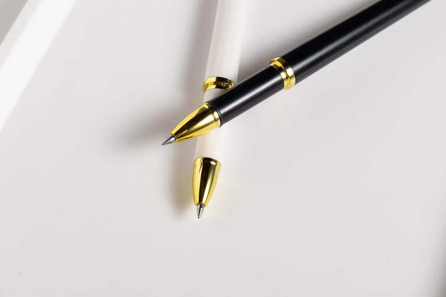 Wholesale factory fashion Metal pen high-end business gift metal roller pen custom logo signature gel pen for office