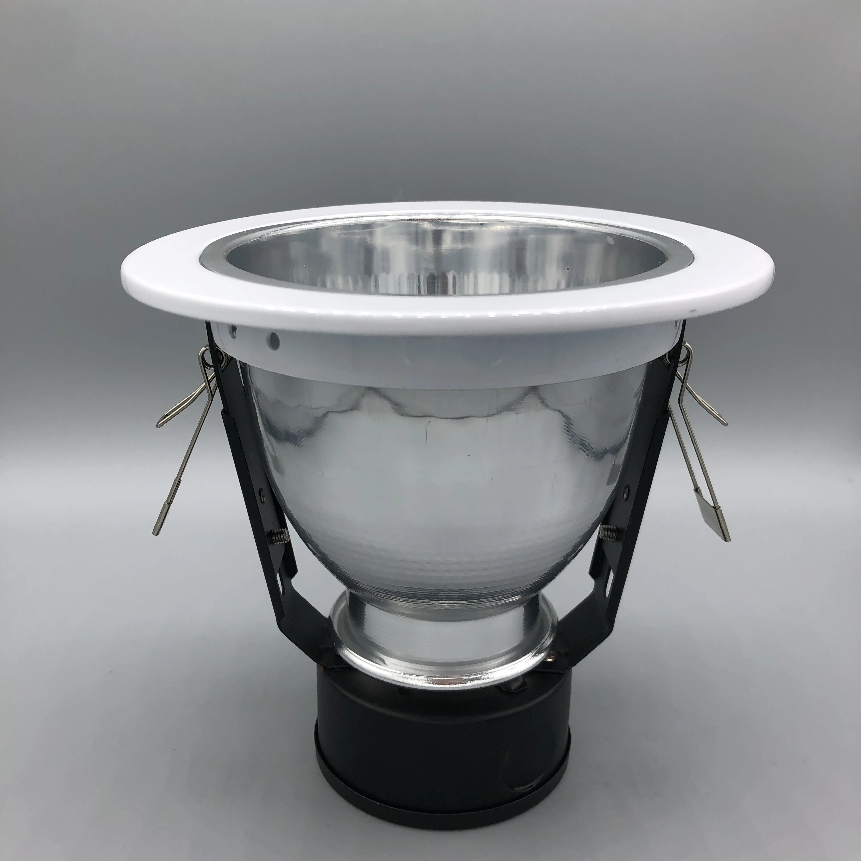 hot sell round shape e27 holder vertical downlight  housing with 2 year warranty