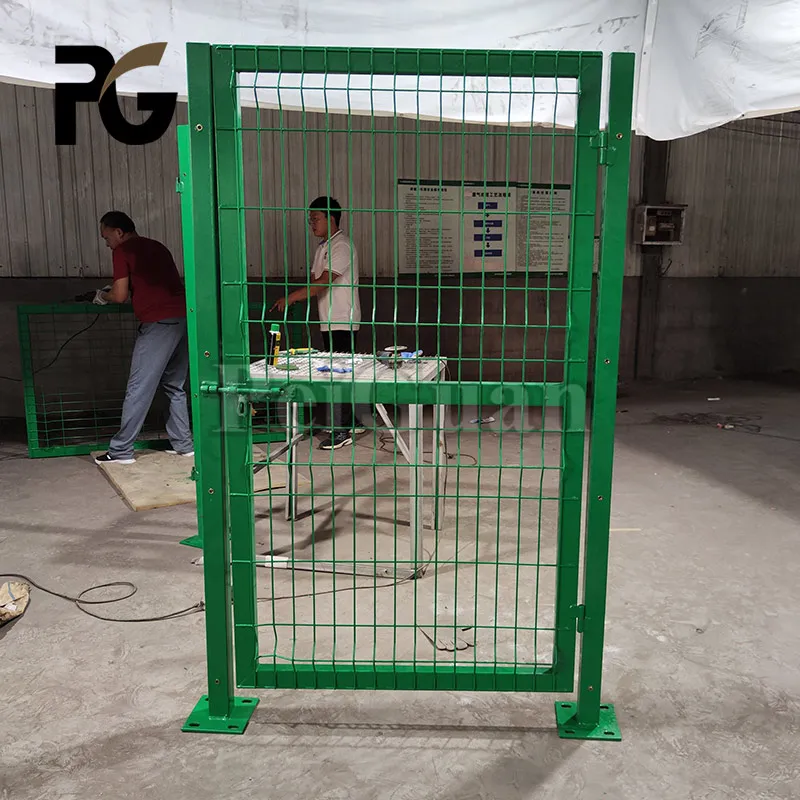 Easily Assembled High Quality 3D Curvy Galvanized Welded Wire Mesh Fence