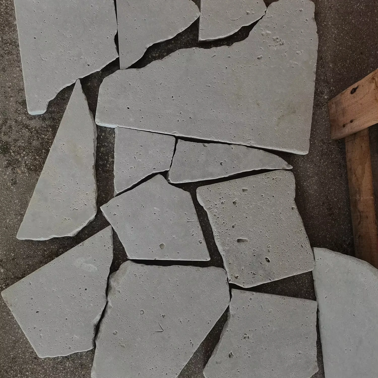 China Manufacturing Cheap Good Quality Travertine Tumbled Marble Random Broken  paver meaning walkway Mosaic Tile
