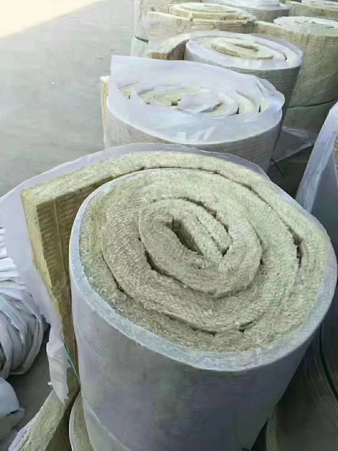 Thermally Insulated Sound Absorbing Materials Shrink Packing Fireproof Mineral wool board roll felt  For Steel Buildings Roof