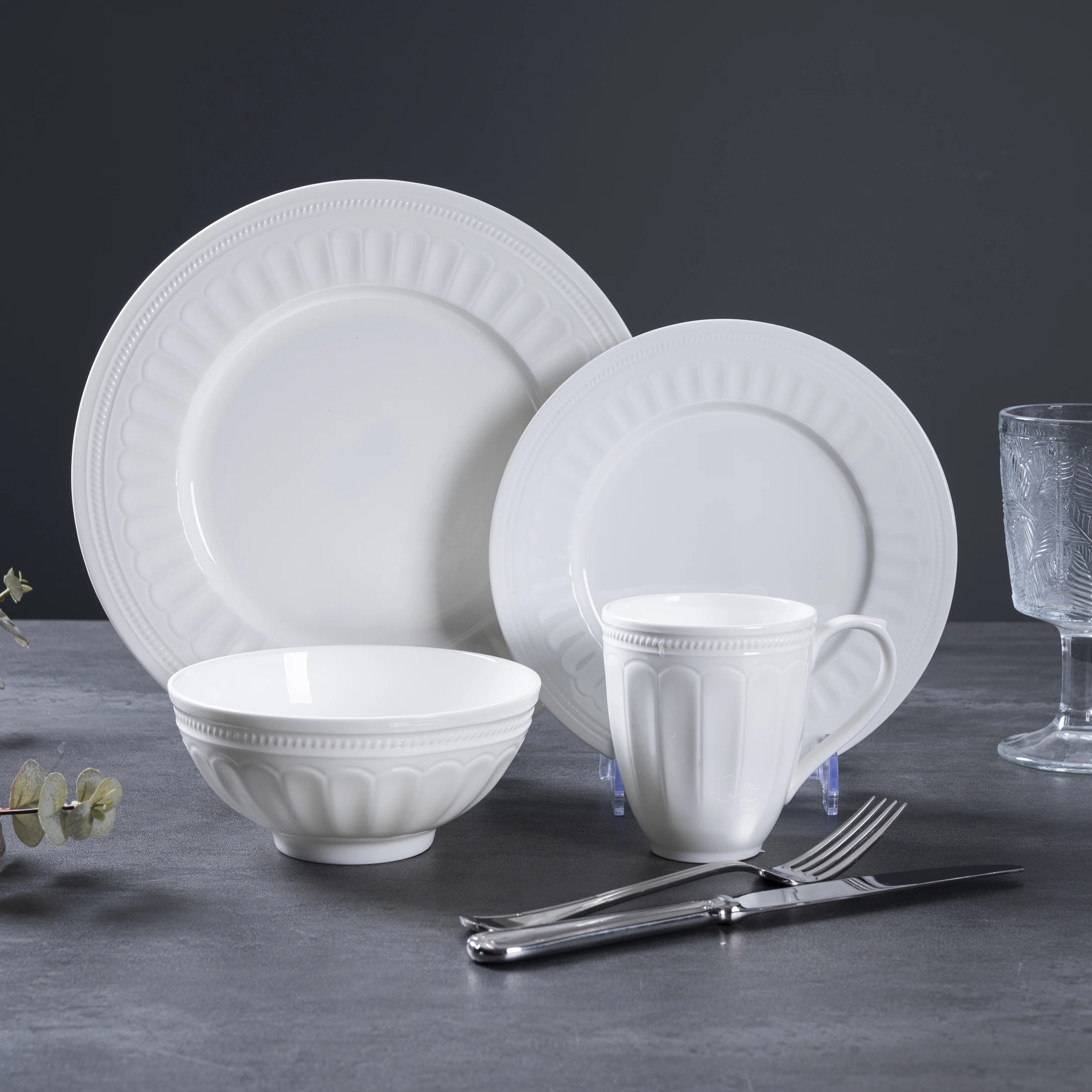 16-Piece Eco-Friendly Ceramic Stoneware Dinner Set Mediterranean-Style Bowls and Plates Bone China Dinnerware Set