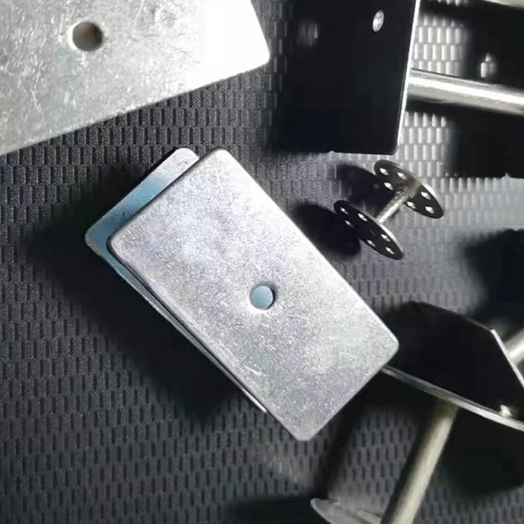 Large Plate Core Chaplets with Different Shapes China