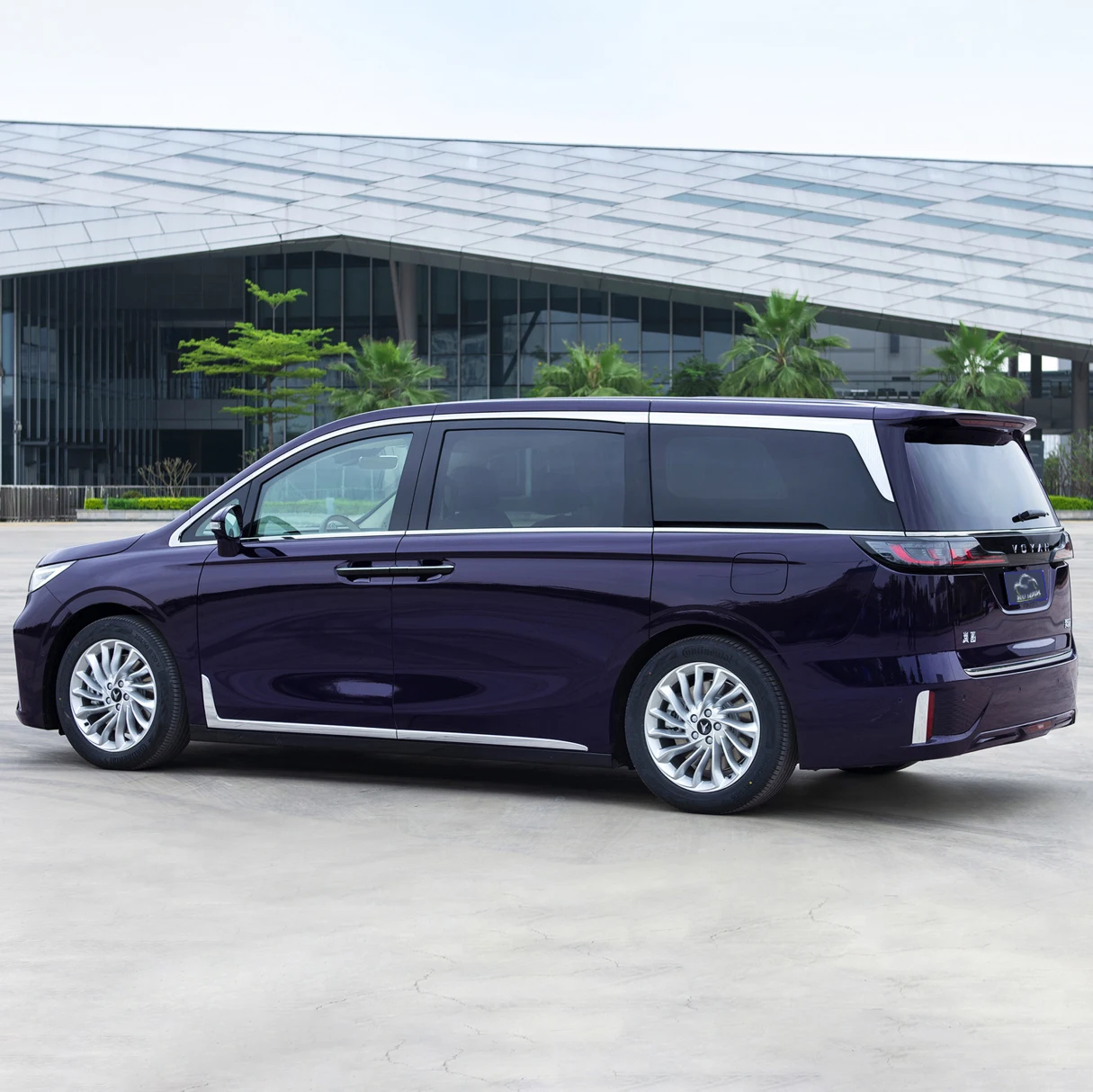 VOYAH Dreamer MPV 2022 Hot Sale Low Carbon Luxury 475km Zero LED Electric Sedan Leather Changan Cs35 Dark Multi-function 7 Seats