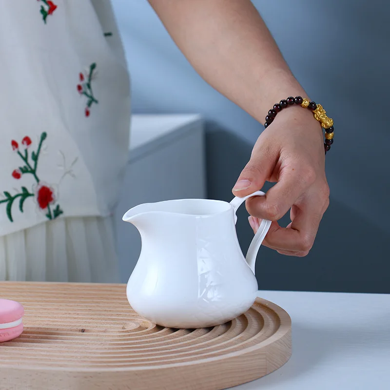 Retro Creative Milk Pot White Ceramic Bulk Blank Christmas American Latte Coffee Cup Restaurant Milk Cup Jug Tank with Logo