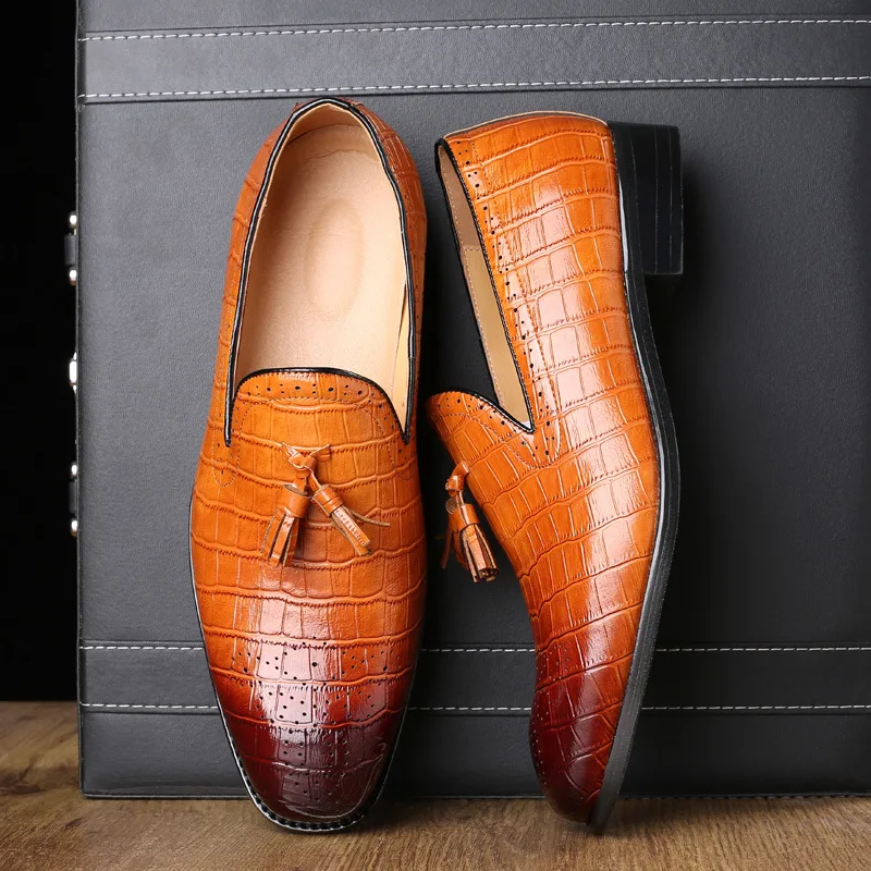 British pointed toe business formal shoe covers foot tassel brooch carved leather shoes men
