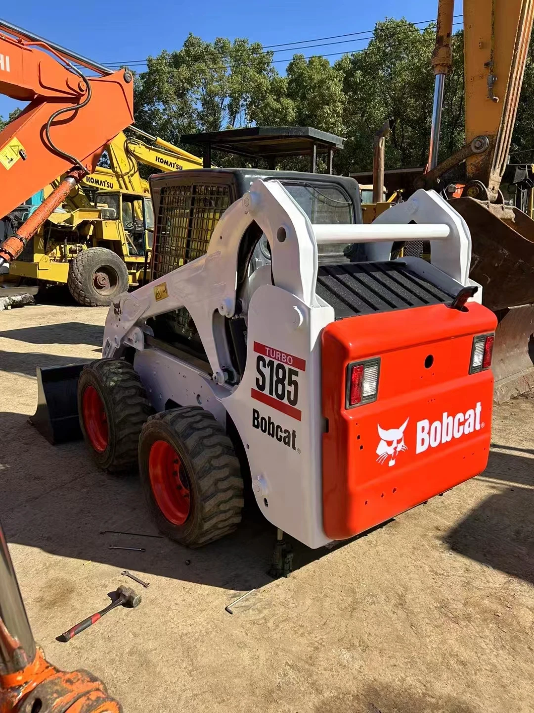 Оптовая продажа оригинальная б/у bobcat погрузчик S185 в Шанхайский двор