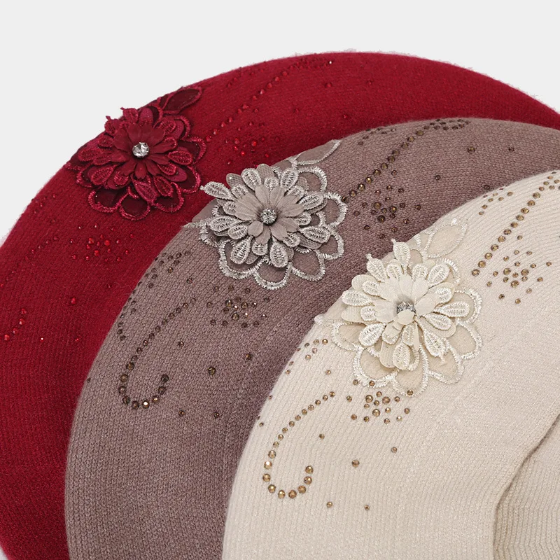 French Retro Hot Rhinestone Small Flower Knitted Bud Hat New Black Painter Hat Beret Hat For Women