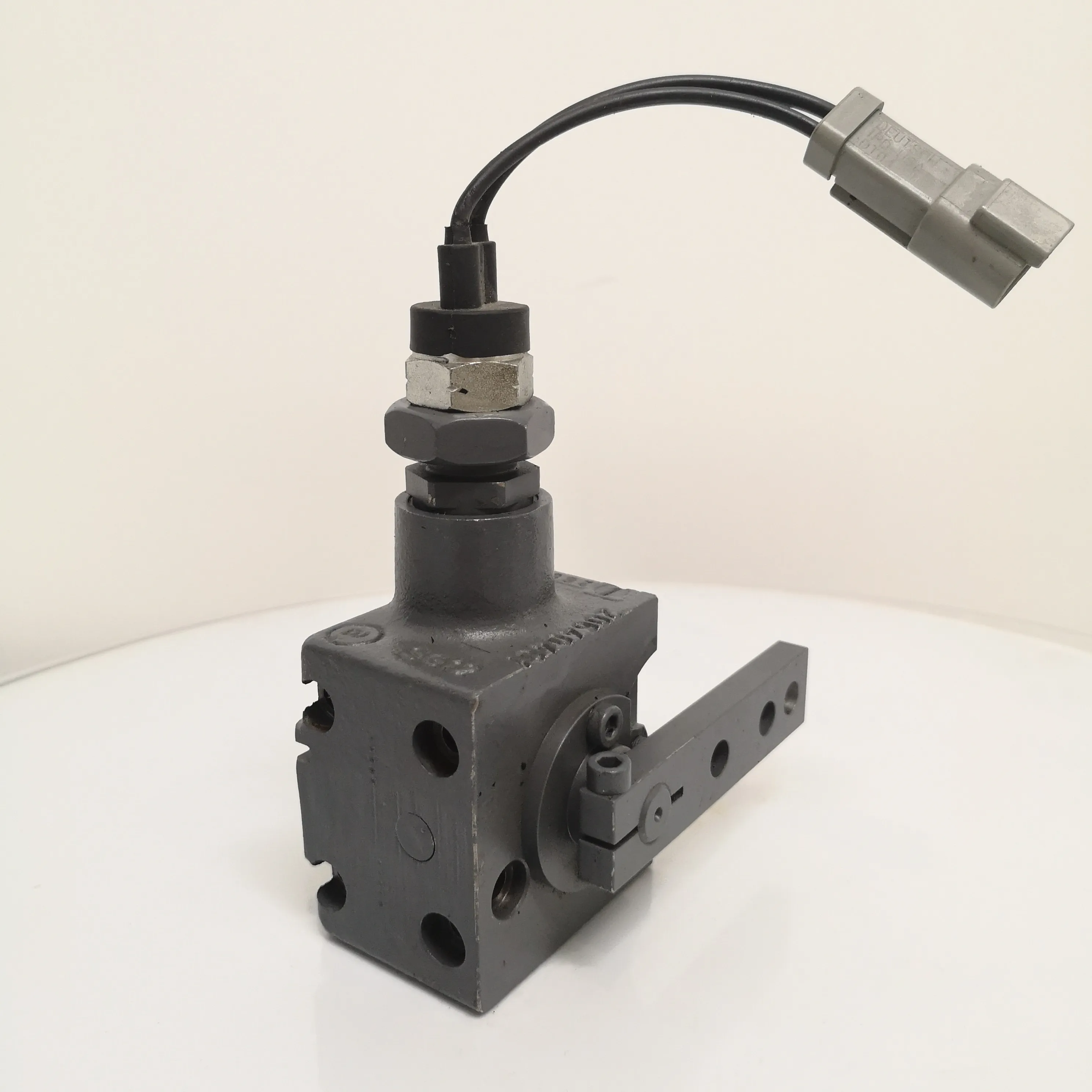 Клапан A10vg28/45/63 A4vg28/40/56/71 HWDL1 для Rexroth в наличии