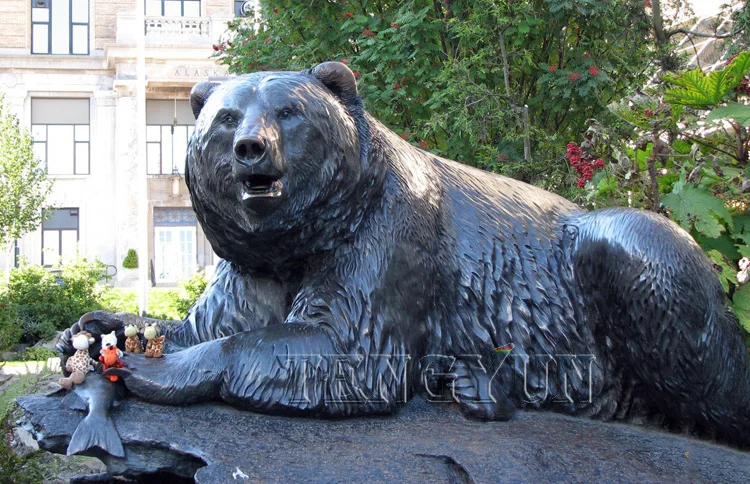 Decorative metal craft big animal the rest of bear statue on rock black bear bronze sculpture for garden