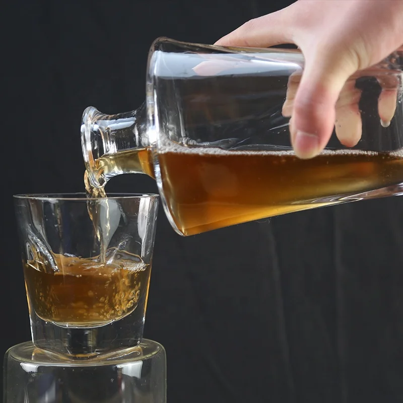 Amazon hot selling whiskey decanter whisky glass set liquor drinking cup wine bottle set
