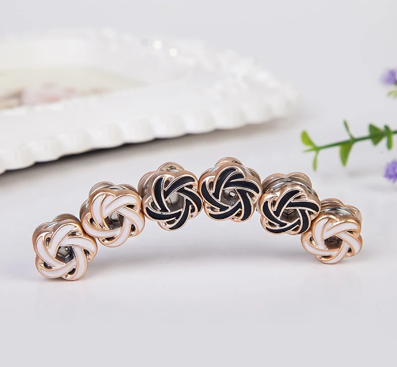 Good Price Headscarf Shawl Scarf Lady Muslim No-snag Hollow Out Hijab Magnet Pins Oem Odm Magnetic Hijab Pin Black White Magnet