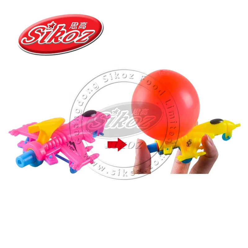Hot sale plastic kids interesting plane toy candy with balloon