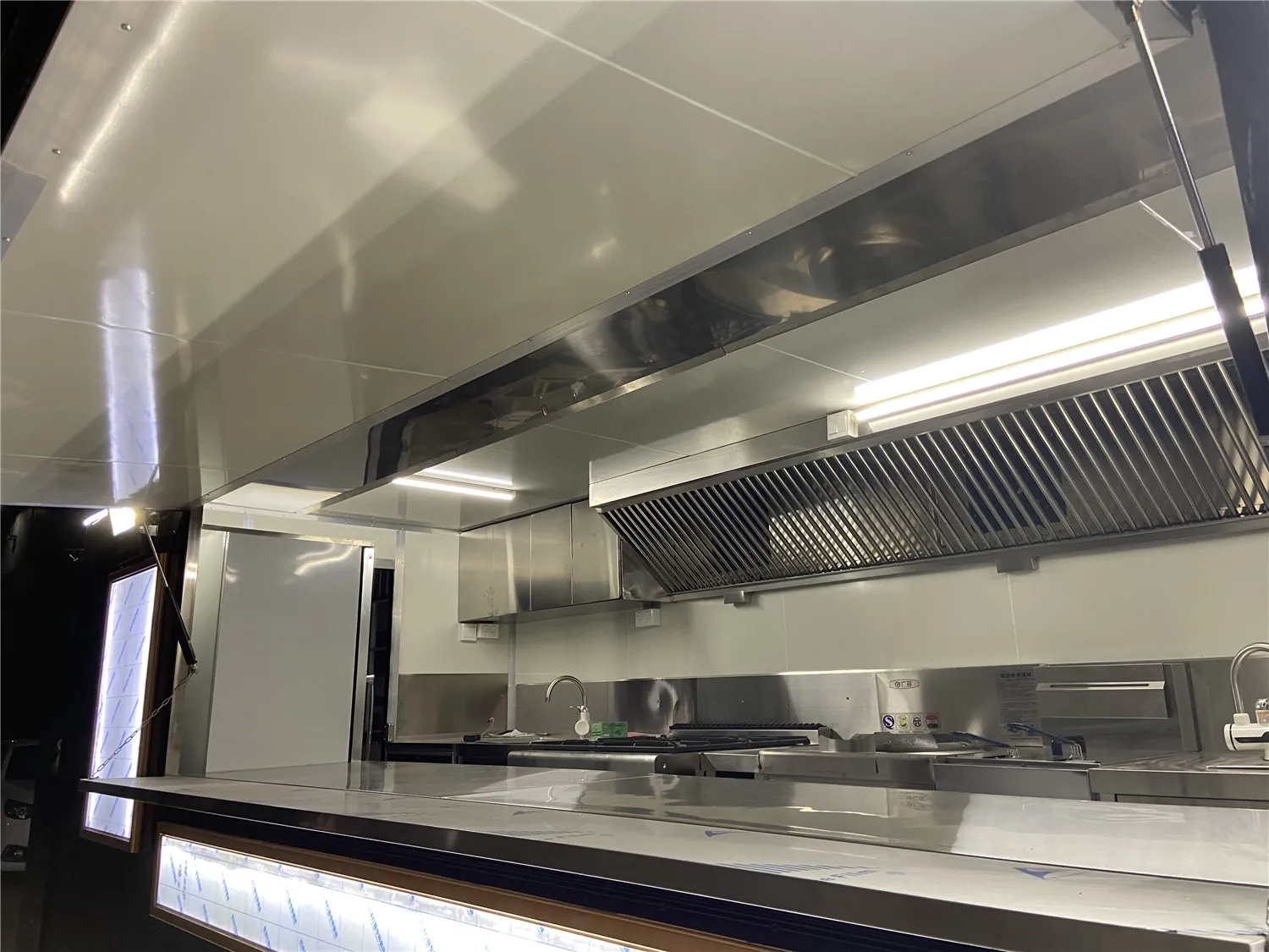2025 ETO Cheapest Street Restaurant Food Cart Trailer With Customized Lightboard for Catering Big Truck Van
