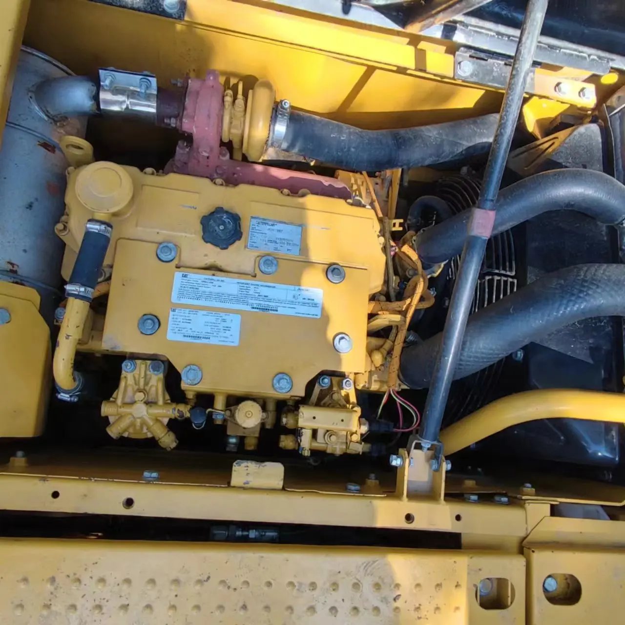 Глобальные продажи Caterpillar CAT312D подержанный экскаватор 12ton CAT312 гусеничный CAT 312 D2GC
