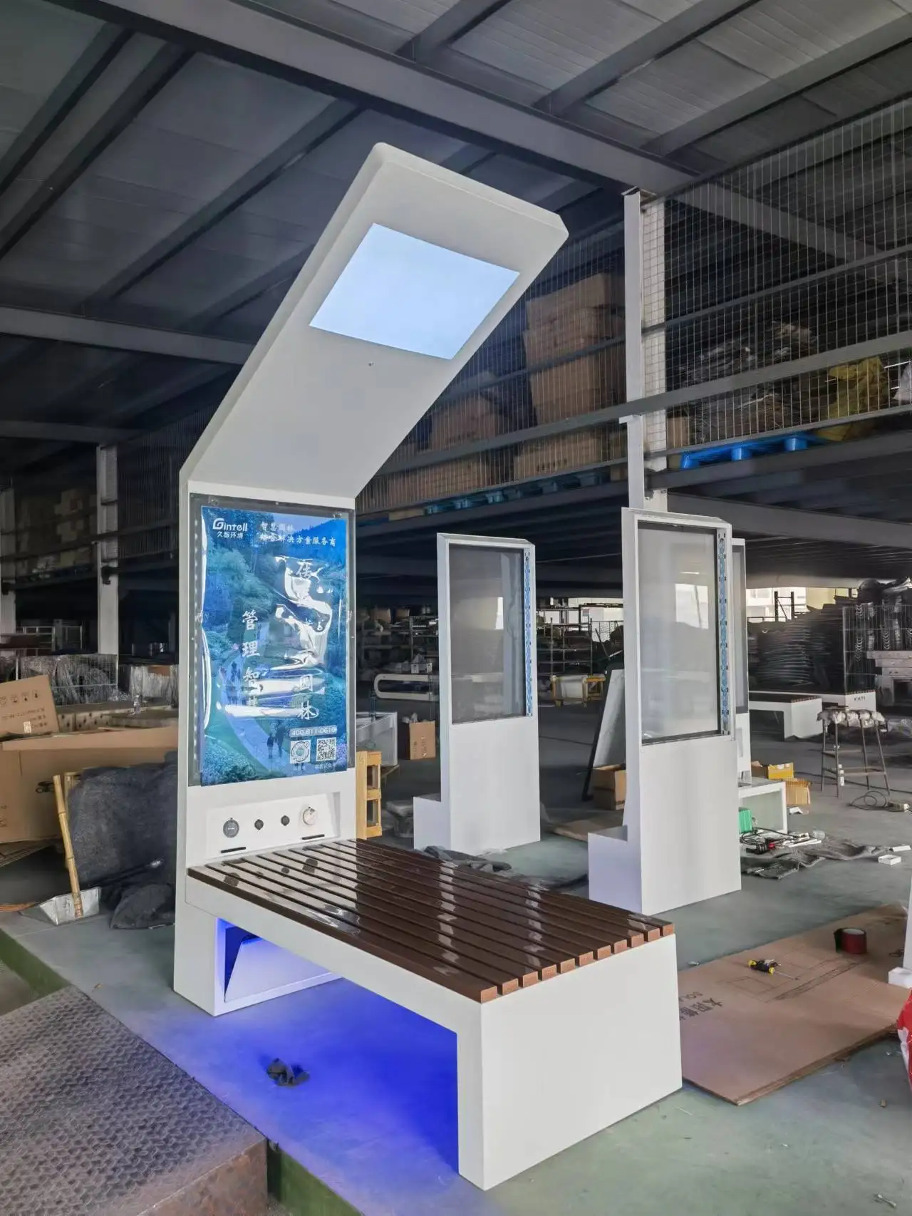 Factory Direct 2022 Solar bench outdoor bench Intelligent bench with WiFi / charging / Bluetooth