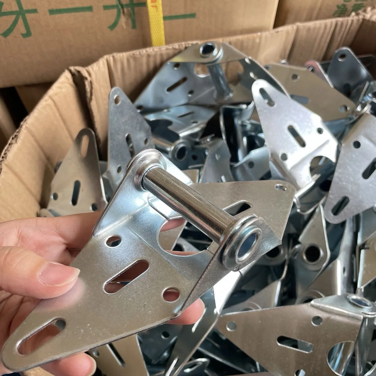 Factory Wholesale Hardware Accessories Garage Door Hinge