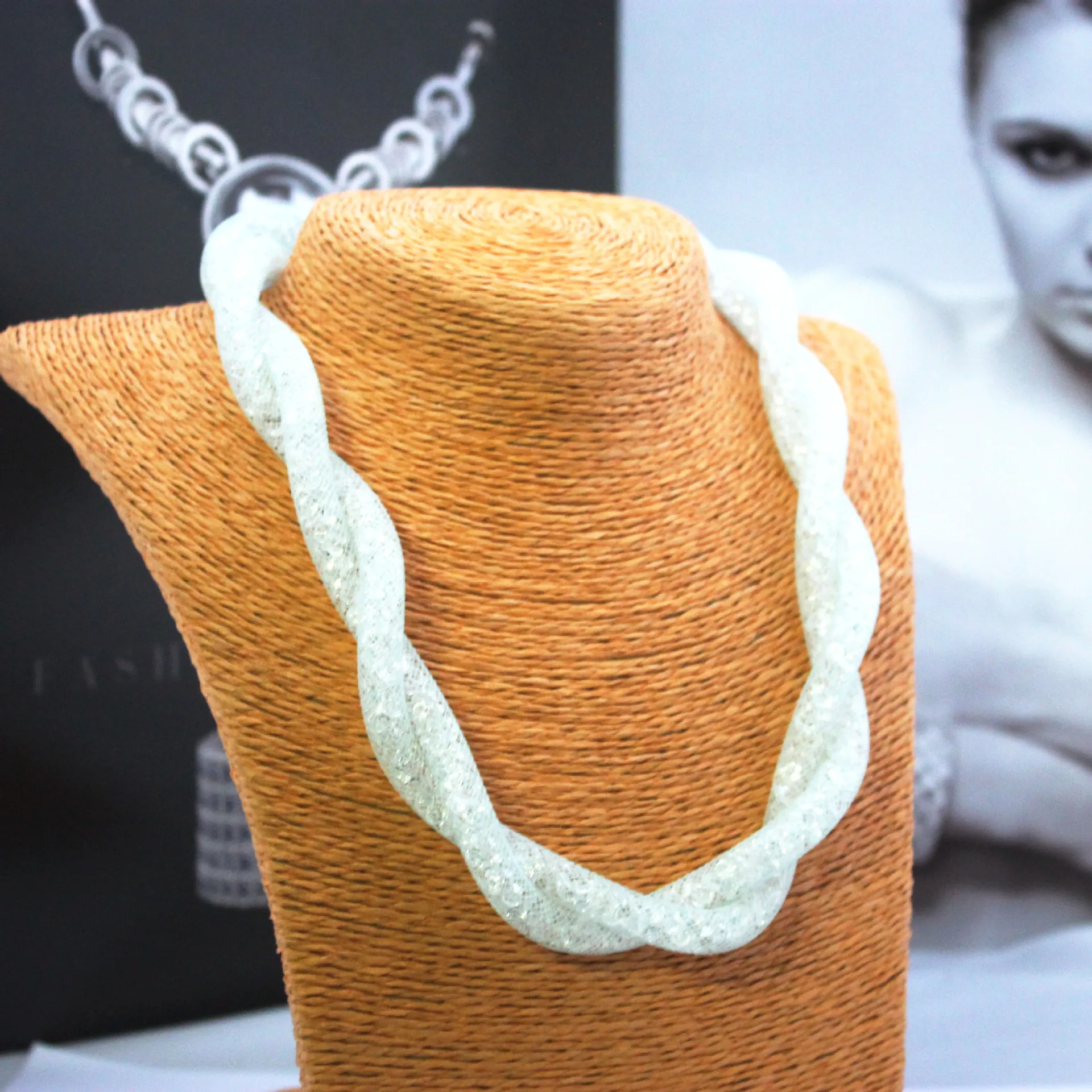 Hot Sale Bright Resin Colored Plastic Fashion Accessories Mesh Necklaces